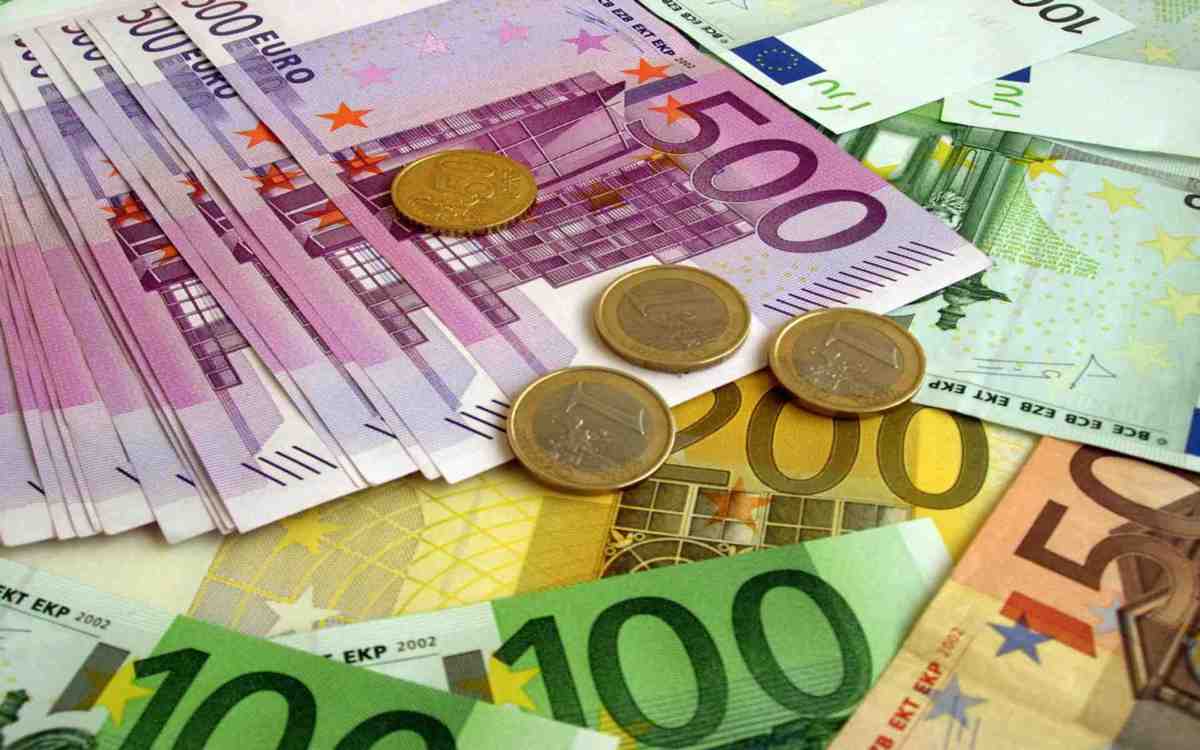 Dacă trimiţi mai mult de 1.000 de euro în ţară, trebuie să îi justifici. Florin Cîţu, PNL: 
