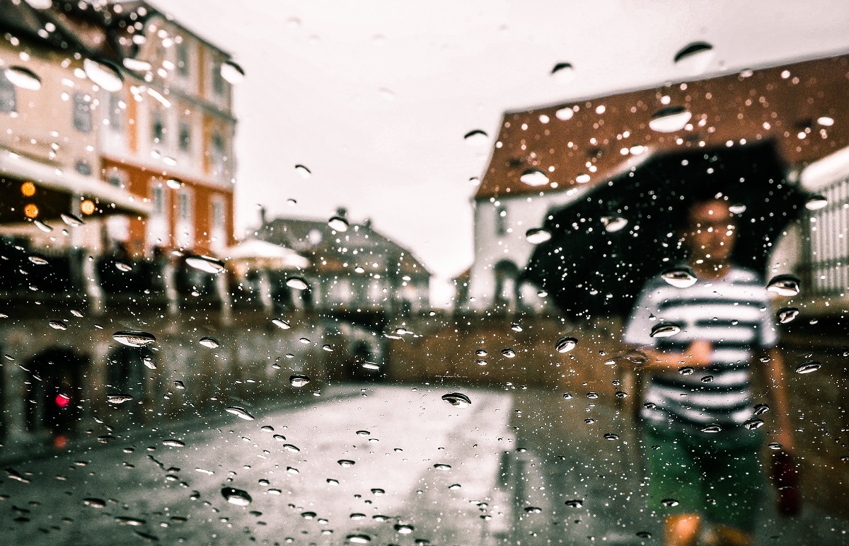 ACTUALIZARE: Sibiul, sub cod portocaliu de furtună. Cantitățile de precipitații pot depăși 70 litri/mp