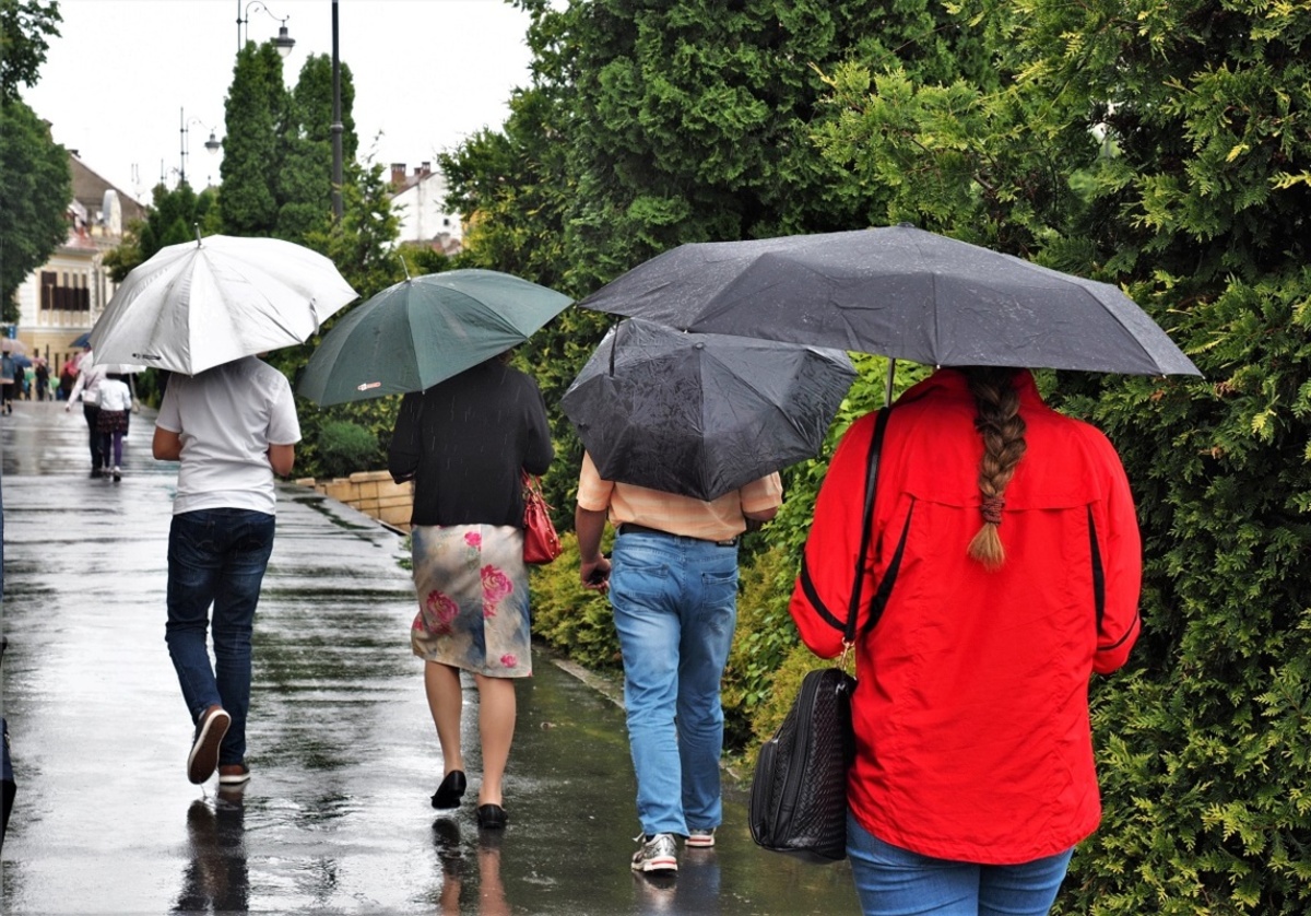Zece localități din Sibiu, sub atenționare cod galben de ploi și grindină
