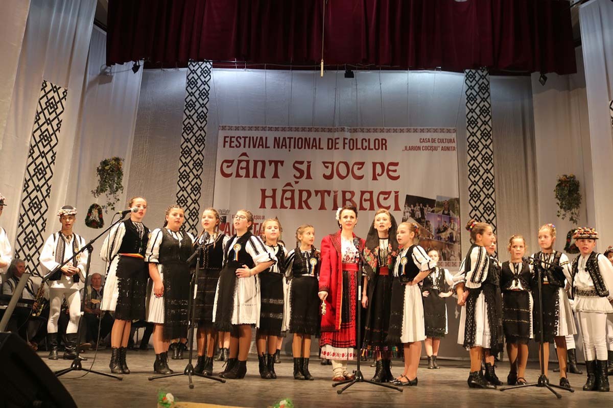 La Agnita s-a desfăşurat Festivalul Naţional de Folclor „Cânt şi joc pe Hârtibaci”