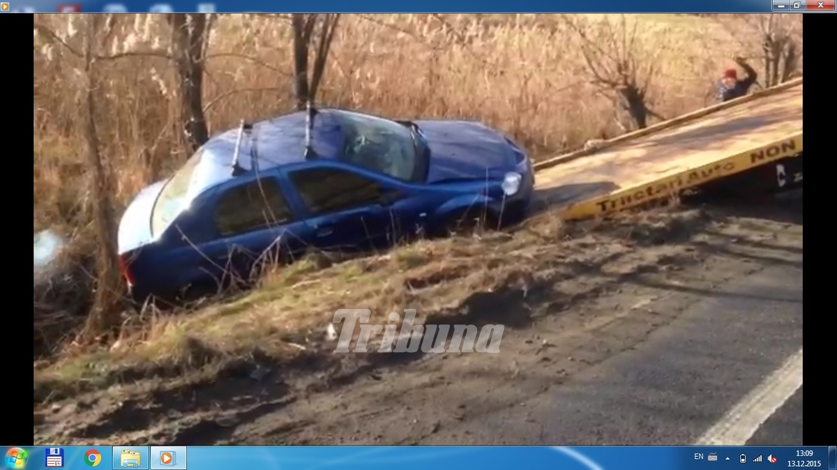 FOTO / VIDEO: O scriitoare din Sebeş - Alba s-a răsturnat cu maşina la Aciliu