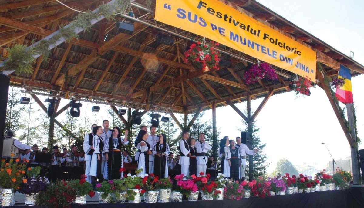 Cântec, joc şi voie bună la Festivalul ”Sus pe muntele din Jina”