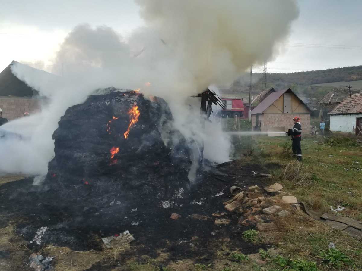 Un incendiu a distrus o șură, la Buzd