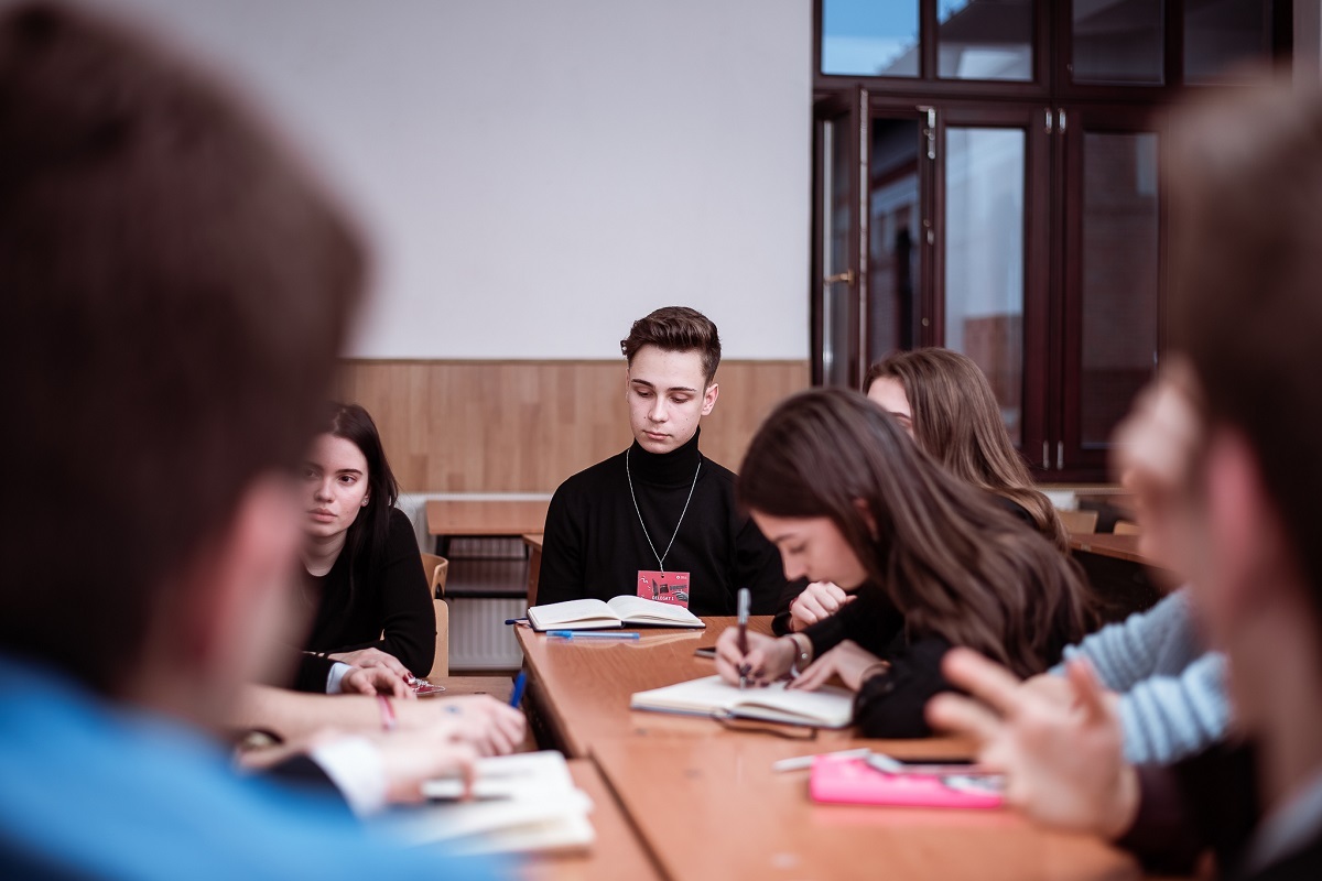 Consiliul Judeţean al Elevilor Sibiu susţine introducerea educaţiei sexuale în şcoli