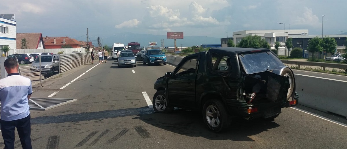 O femeie rănită, în urma unui accident provocat de un șofer băut, la intrarea în municipiul Sibiu