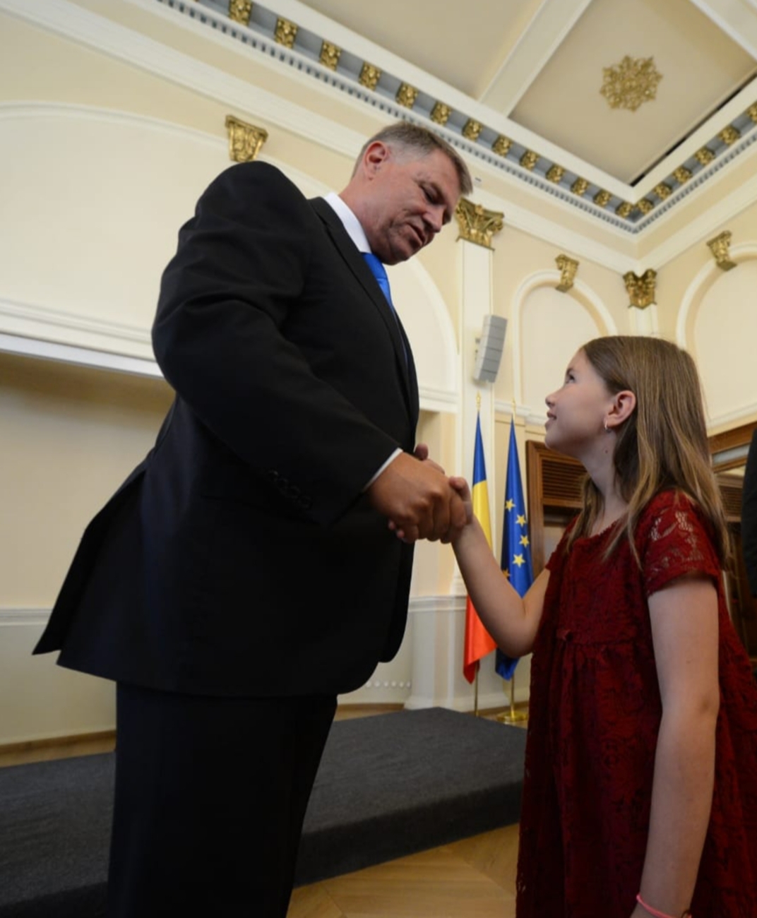 Nepoata primarului Astrid Fodor și președintele României, Klaus Iohannis.
