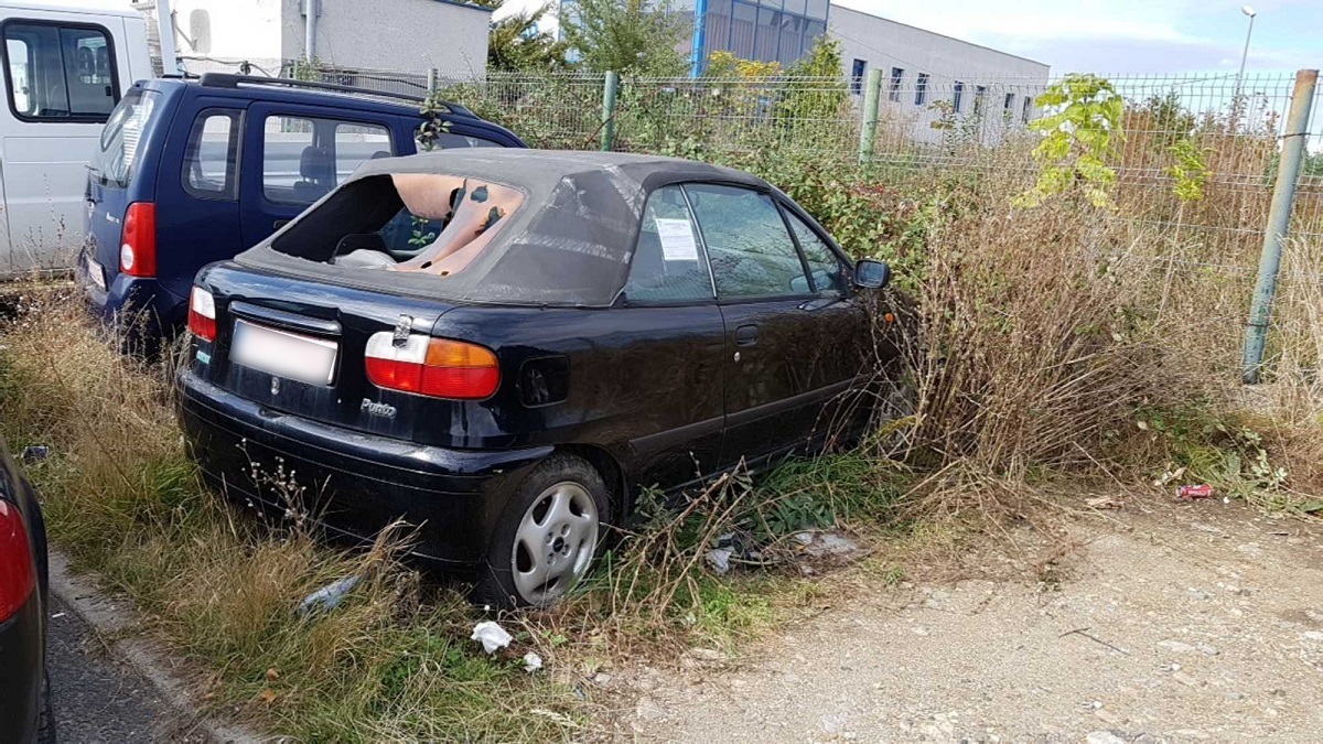 Primăria Sibiu ridică mașinile abandonate pe domeniul public. Zeci de autoturisme ajung la fier vechi