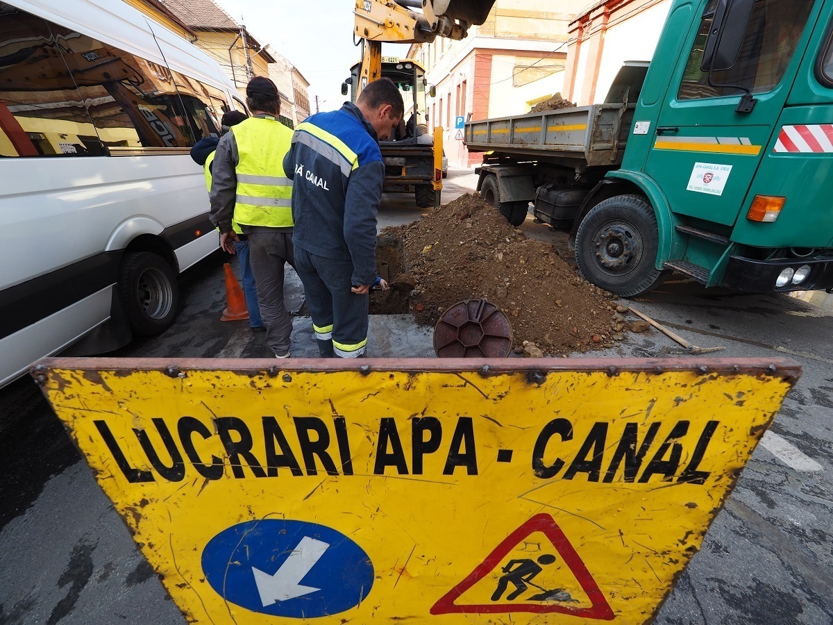 Lucrări la aducțiunea Sadu – Sibiu, cu afectarea furnizării apei pe o stradă din orașul Cisnădie