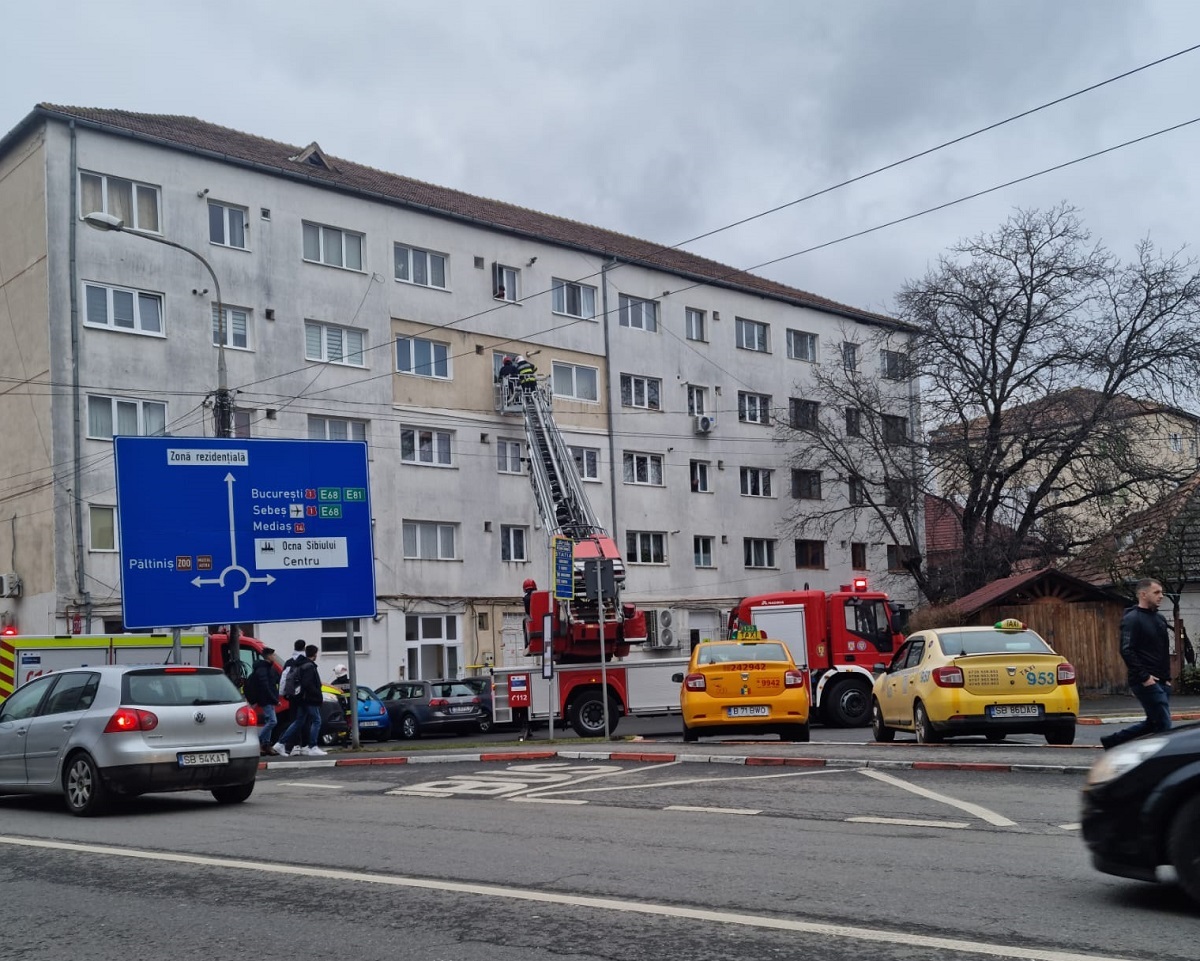 Un bărbat a fost găsit mort într-un apartament de pe Calea Dumbrăvii