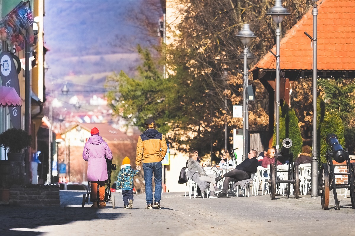 Punem paltoanele în cui : primăvară autentică la Sibiu, cu maxime de 20 de grade Celsius