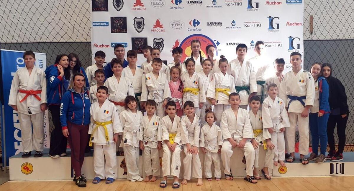 Peste 700 de judoka din șase țări la turneul internațional ”Cupa Miados”. Rezultate bune pentru sibieni