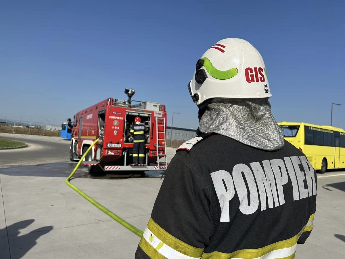 Peste 145 de misiuni au avut pompierii sibieni în acest weekend: cartușe ridicate de lângă Parcul Subarini, femeie rănită într-un incendiu în Miercurea Sibiului