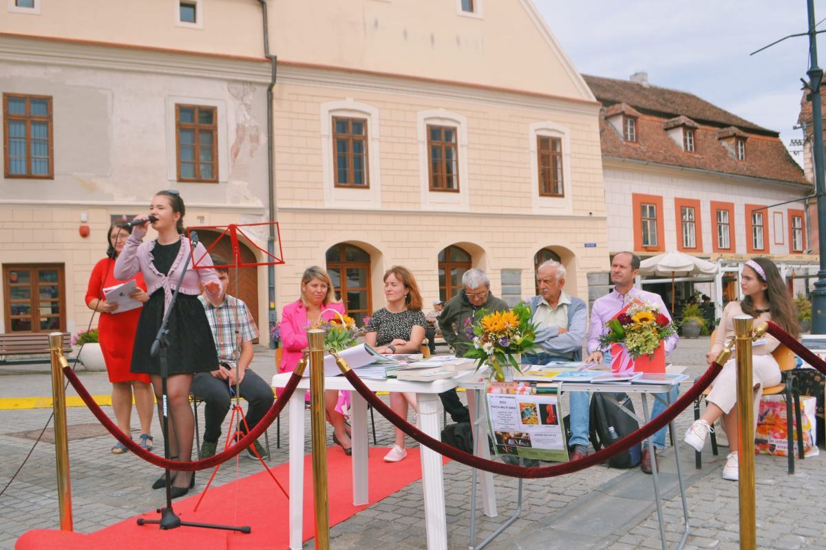 Editura CronoLogia Sibiu a prezentat momente literare şi muzicale la evenimentul din  Piaţa Mică, organizat de Asociaţia 