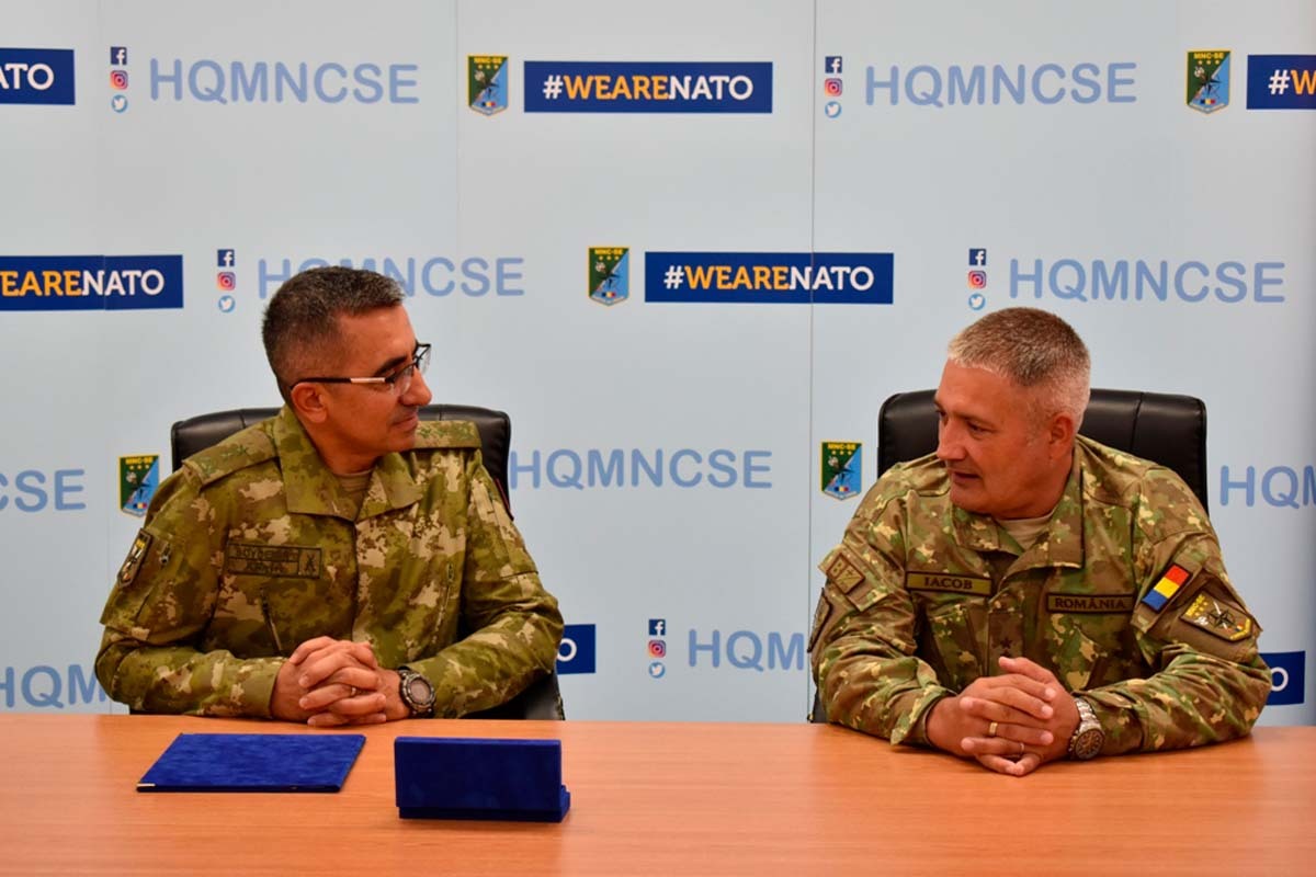 Schimb de responsabilităţi în structura Comandamentului NATO HQ MNC-SE de la Sibiu
