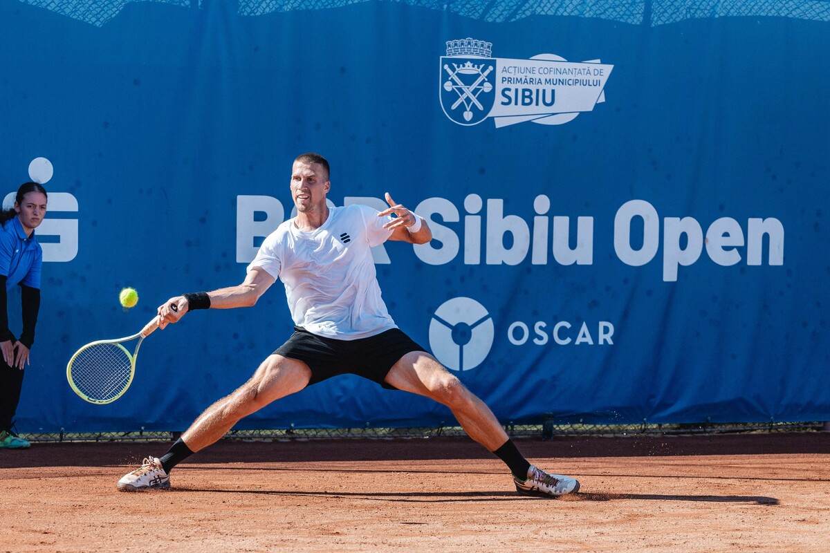 Ultimii doi campioni la BCR Sibiu Open sunt în sferturile de finală. La fel și principalii favoriți ai ediției din acest an, maghiarul Piros și italianul Cobolli