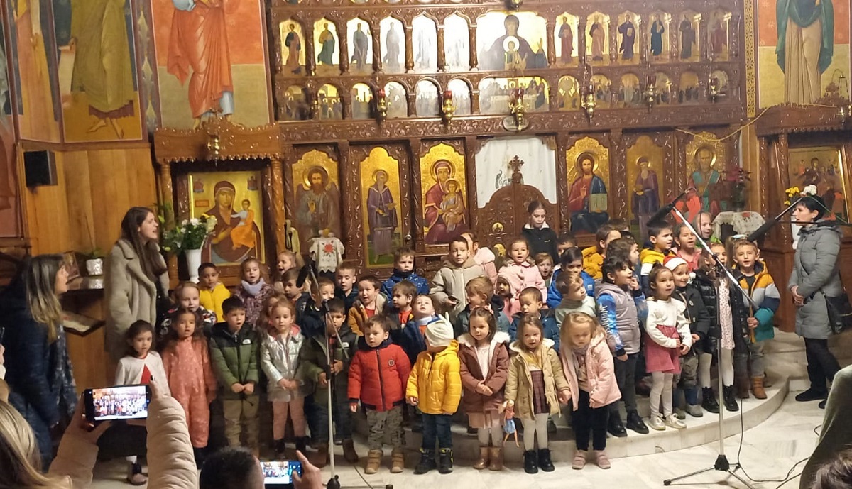 De ziua hramului, Biserica „Sfântul Nicolae” din Cisnădie a primit în dar colinde cântate de copiii de la Grădinița cu Program Normal Cisnădie