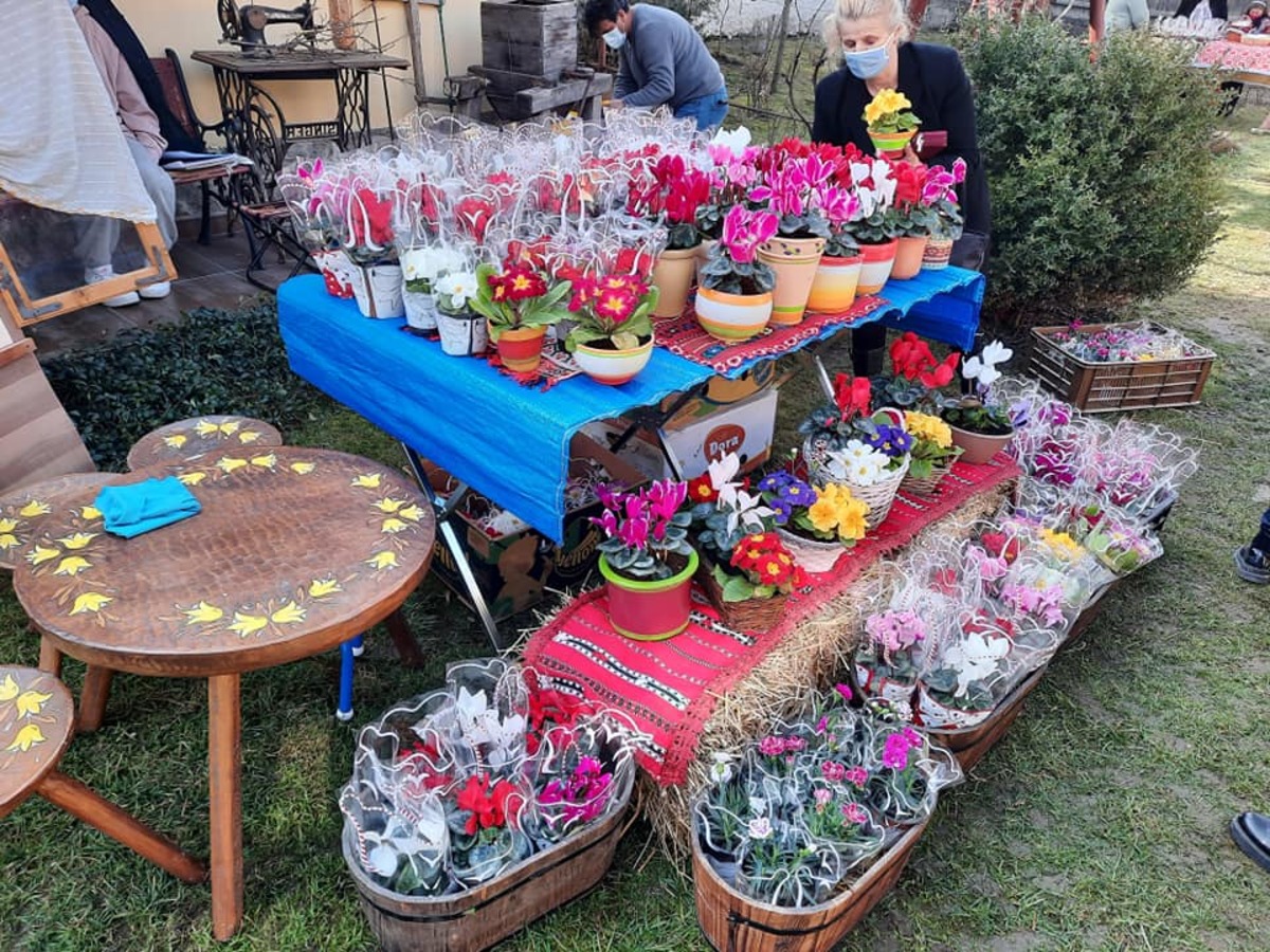 "Târgul Mărţişorului si al Florilor”, la Cârţişoara