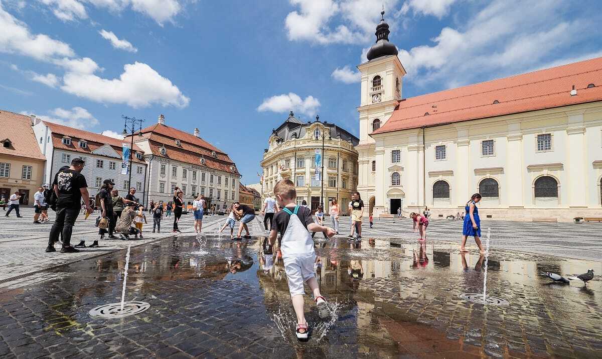 Caniculă în Sibiu. Evitați ieșirea din casă între orele 11 și 18!
