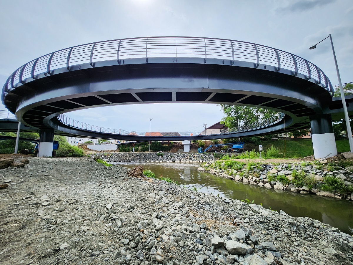 Podul circular peste Cibin prinde contur. Pasarela ciclo-pietonală are 30 m deschidere