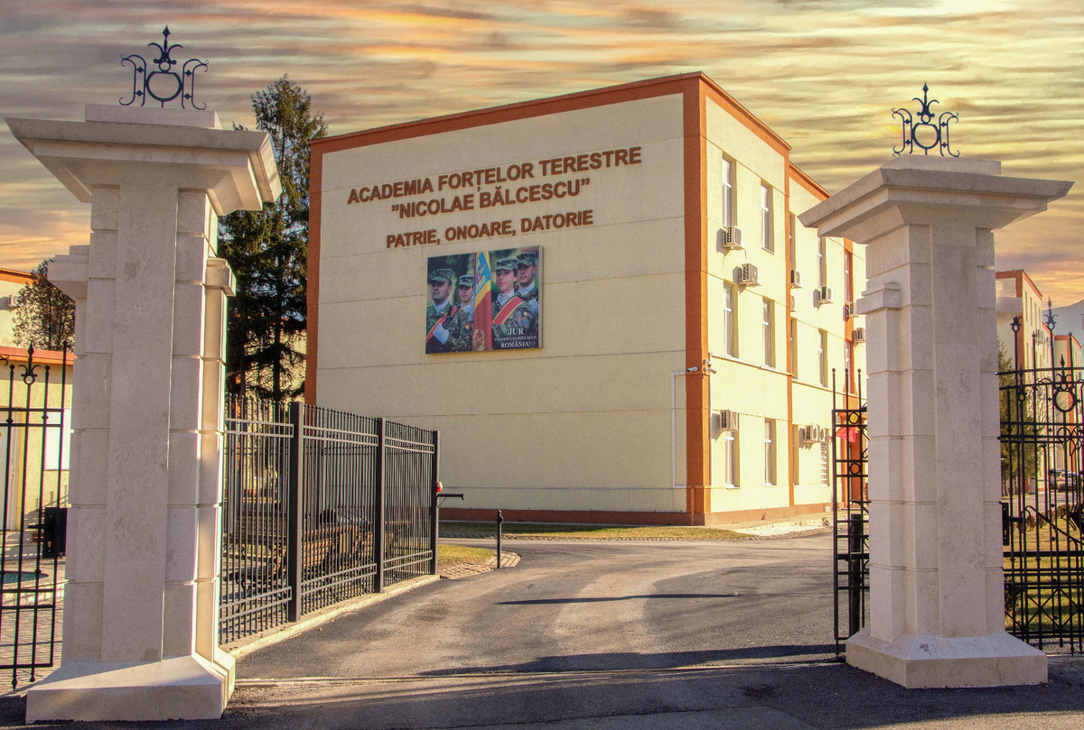 Un student la Academia Forțelor Terestre din Sibiu și-a înjunghiat un coleg în picior