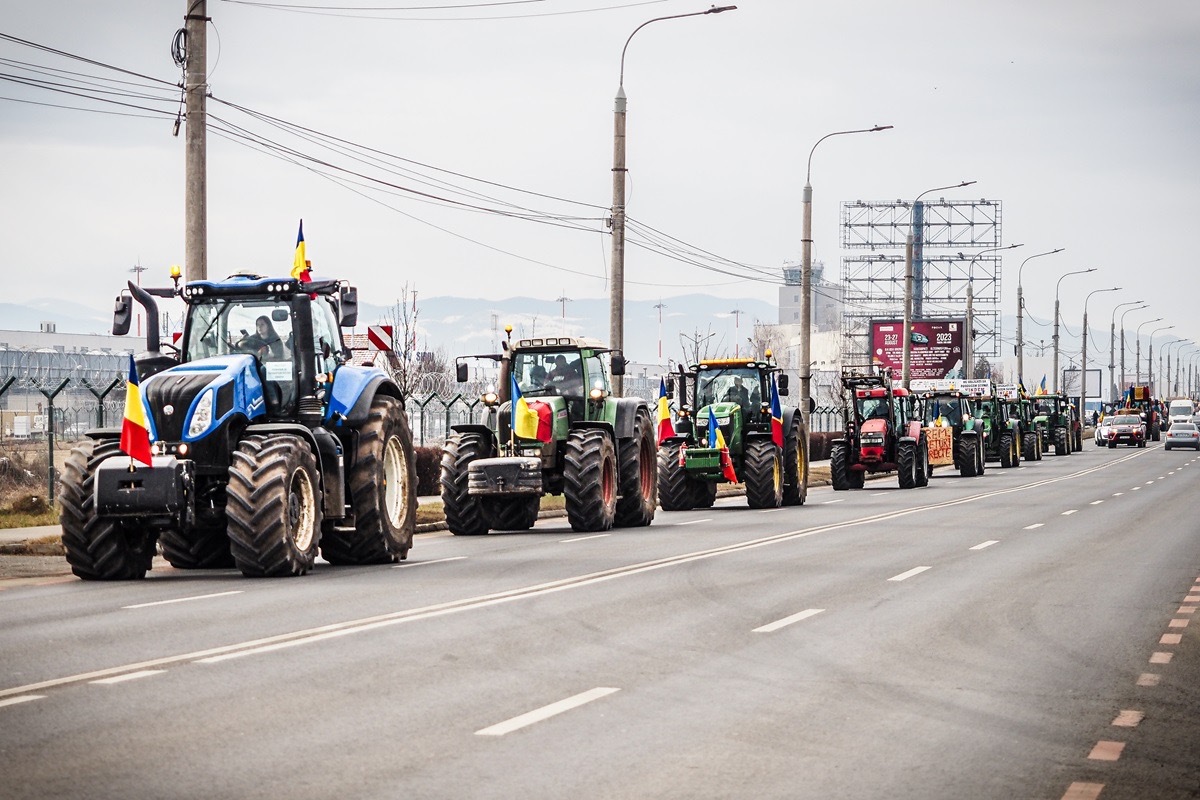 FOTO/VIDEO: Traficul din Sibiu, paralizat de tractoare și camioane