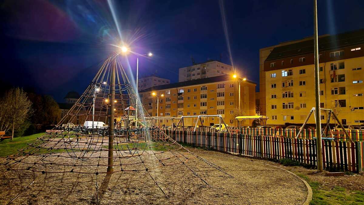 Iluminat public în locurile de joacă din Sibiu. Continuă și modernizarea iluminatului public de pe străzi