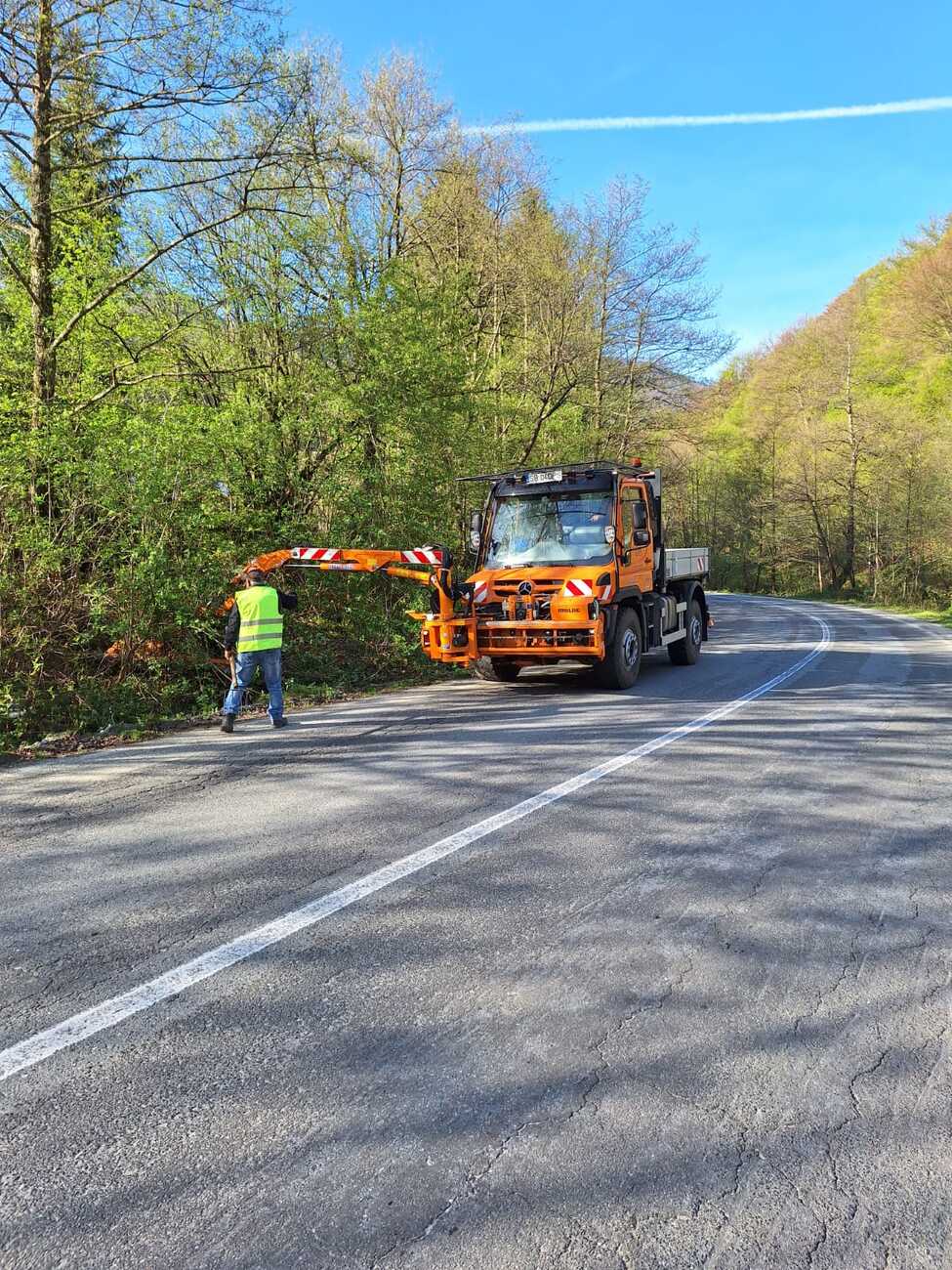 Săptămână plină de lucrări pe drumurile din județ. Unde se va interveni