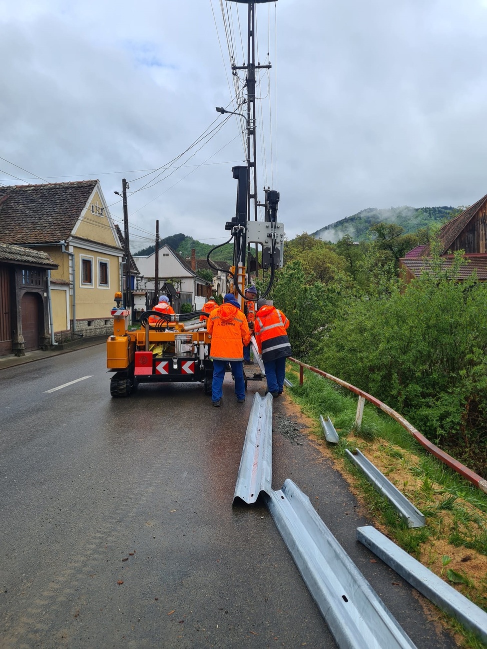 Lucrări de reparaţii şi întreţinere pe drumurile din judeţul Sibiu