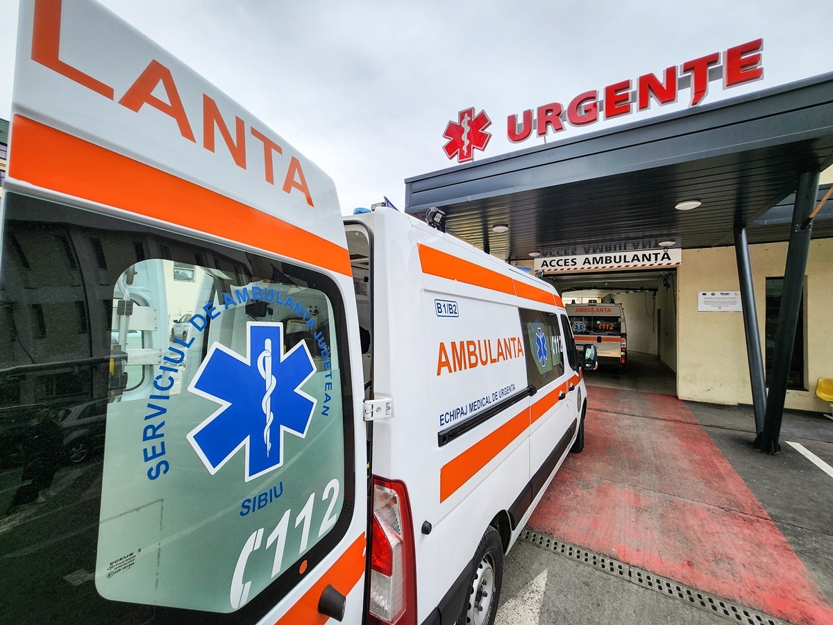 Femeie accidentată pe trecerea de pietoni, pe strada Avrig