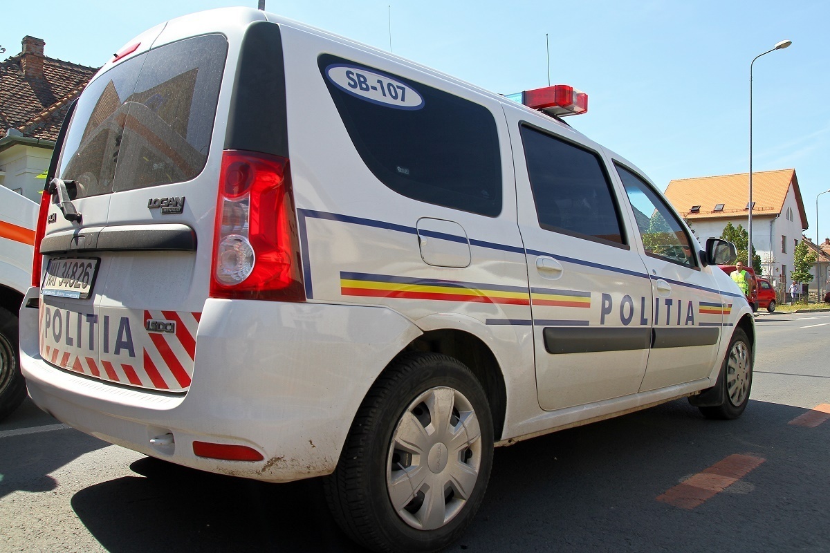Un bărbat din Poplaca, reținut după ce a lovit un vâlcean