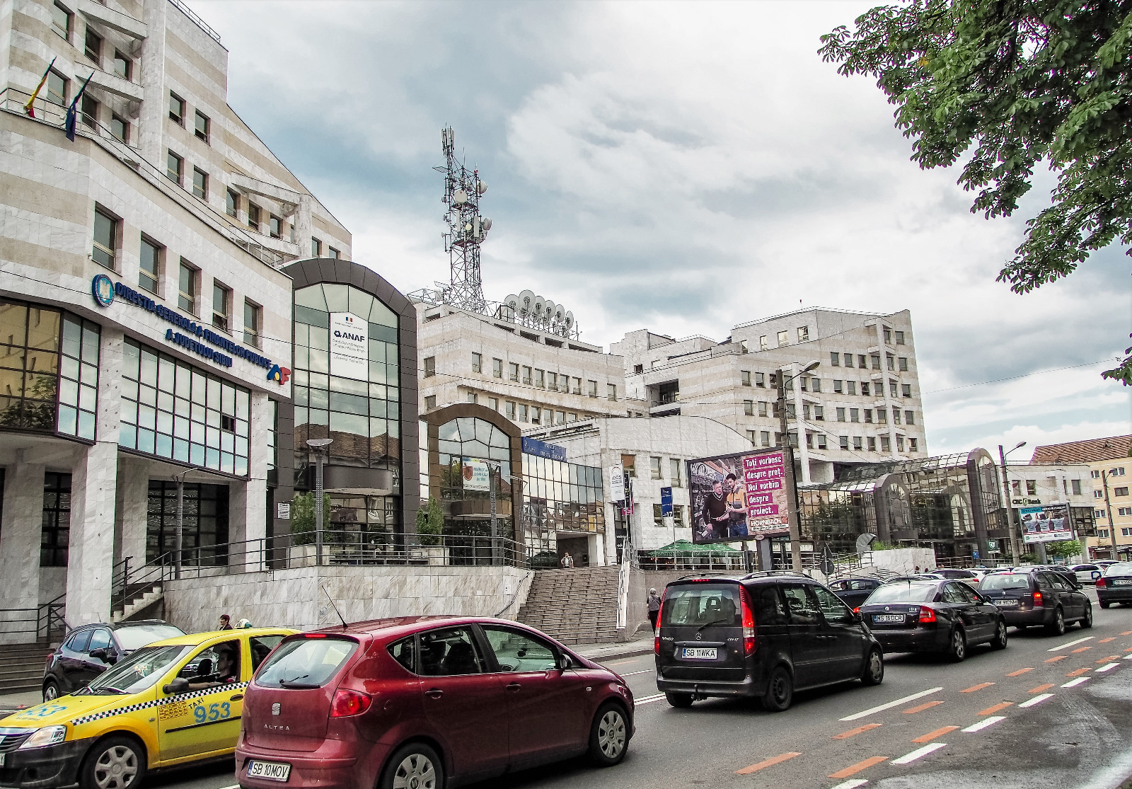Două spații de referință din Complexul Dioda, scoase la vânzare: fostul sediu Bancpost și un imobil deținut de  Orange România