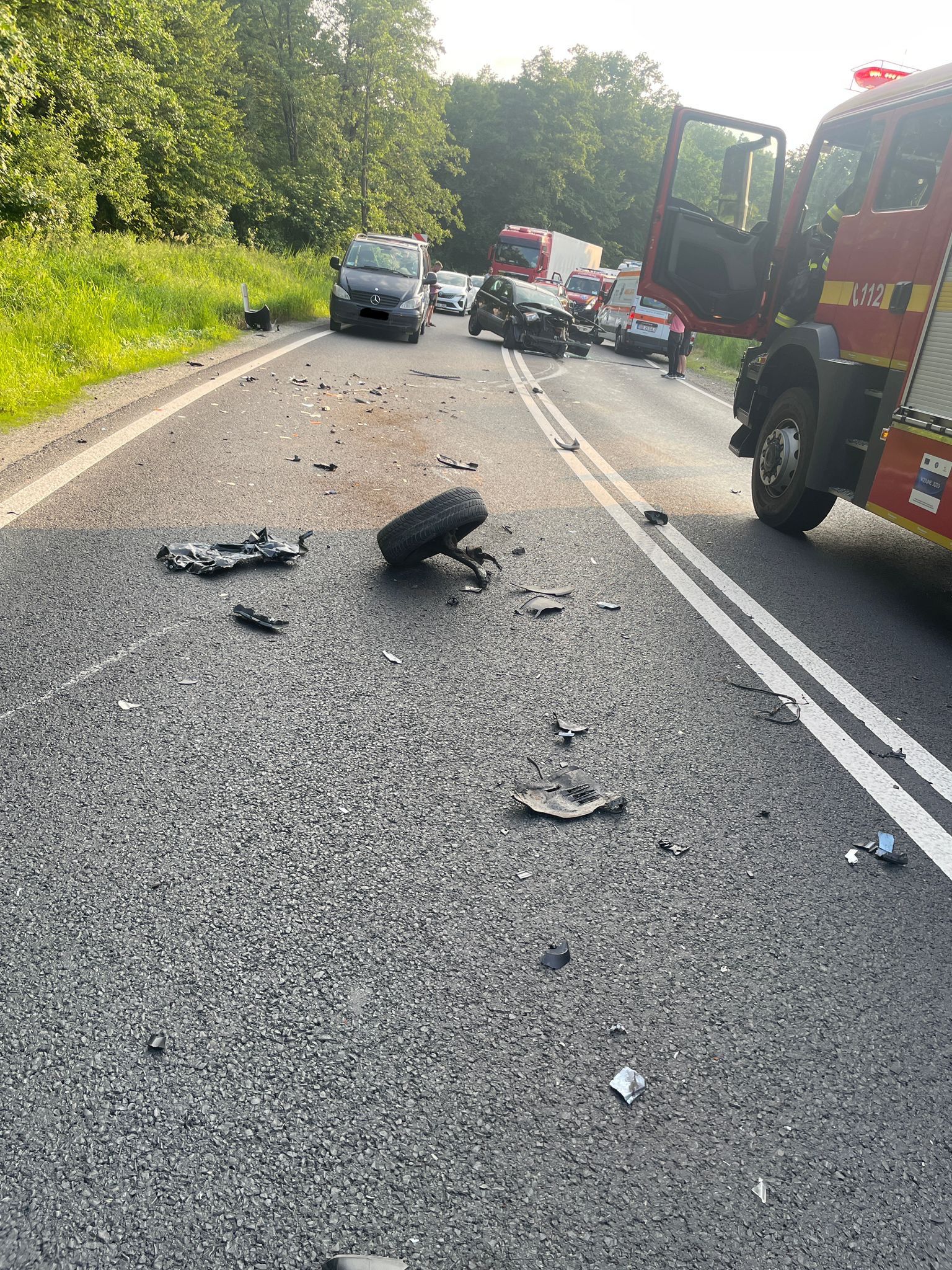 Accident cu patru mașini pe DN 1, la Hula Bradului. Trei persoane au ajuns la spital