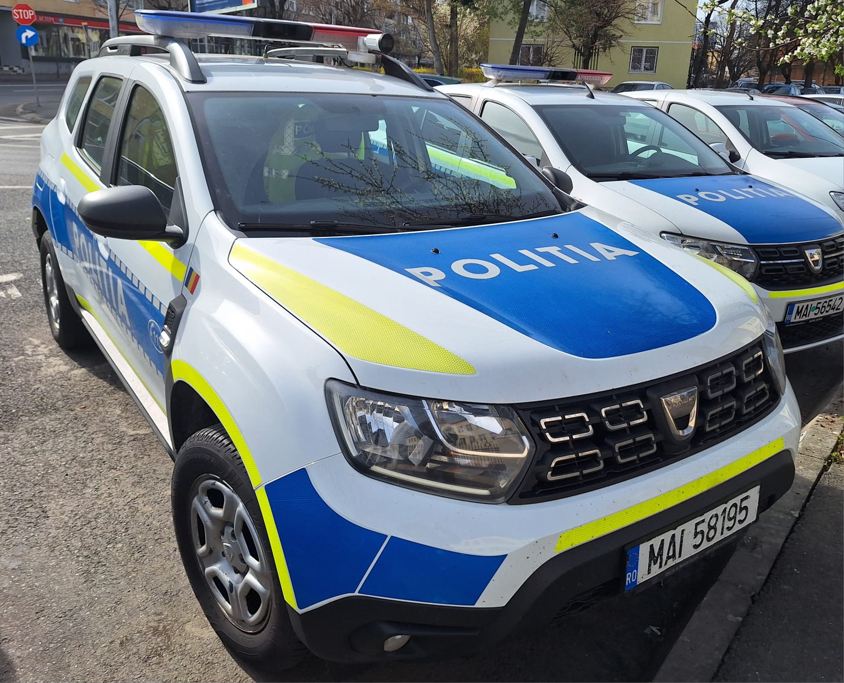 Un sibian de 21 de ani a provocat un accident pe strada Rahovei. Doi copii au ajuns la spital
