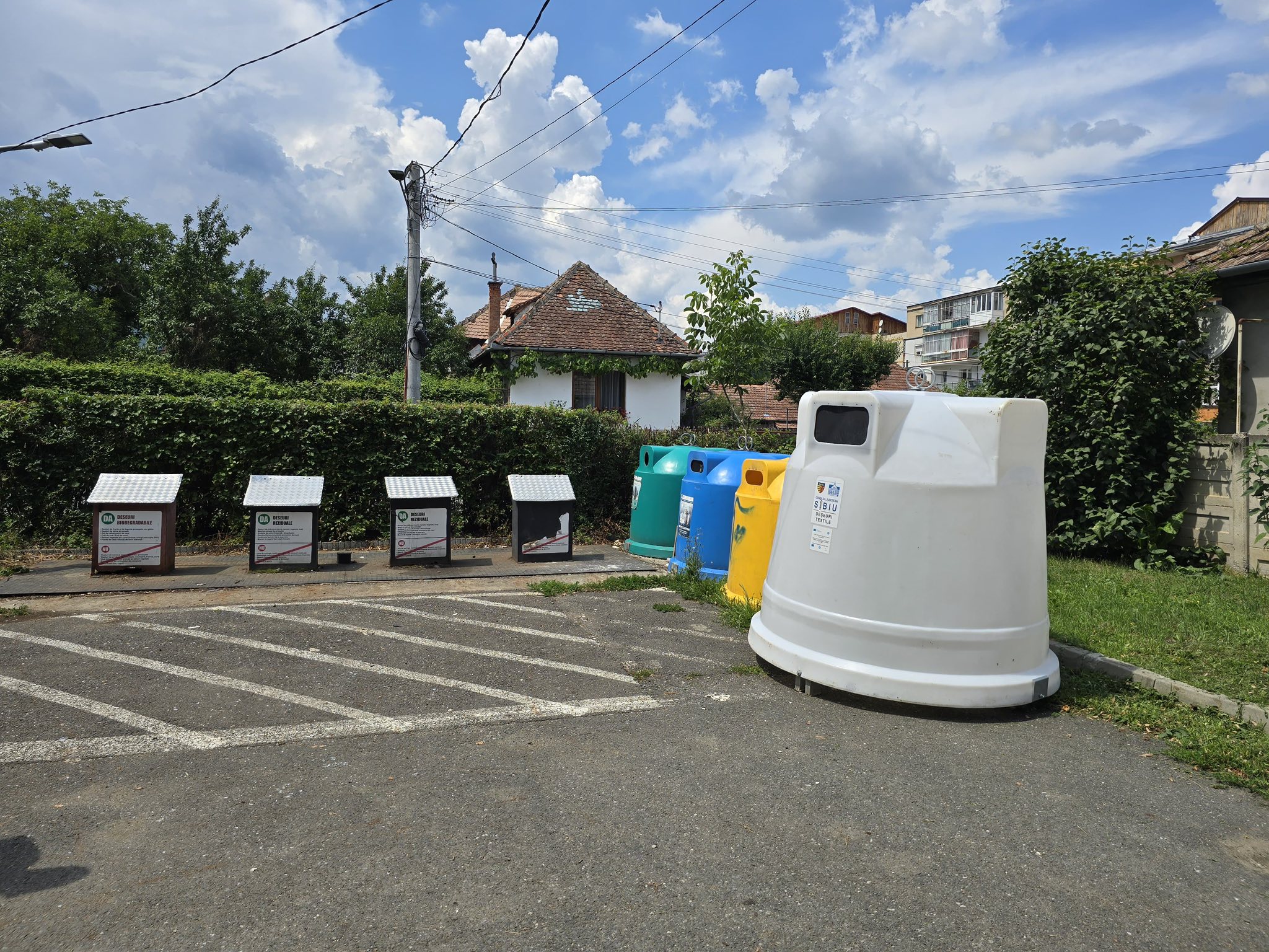 Containerele pentru deșeuri textile au ajuns și în orașul Cisnădie