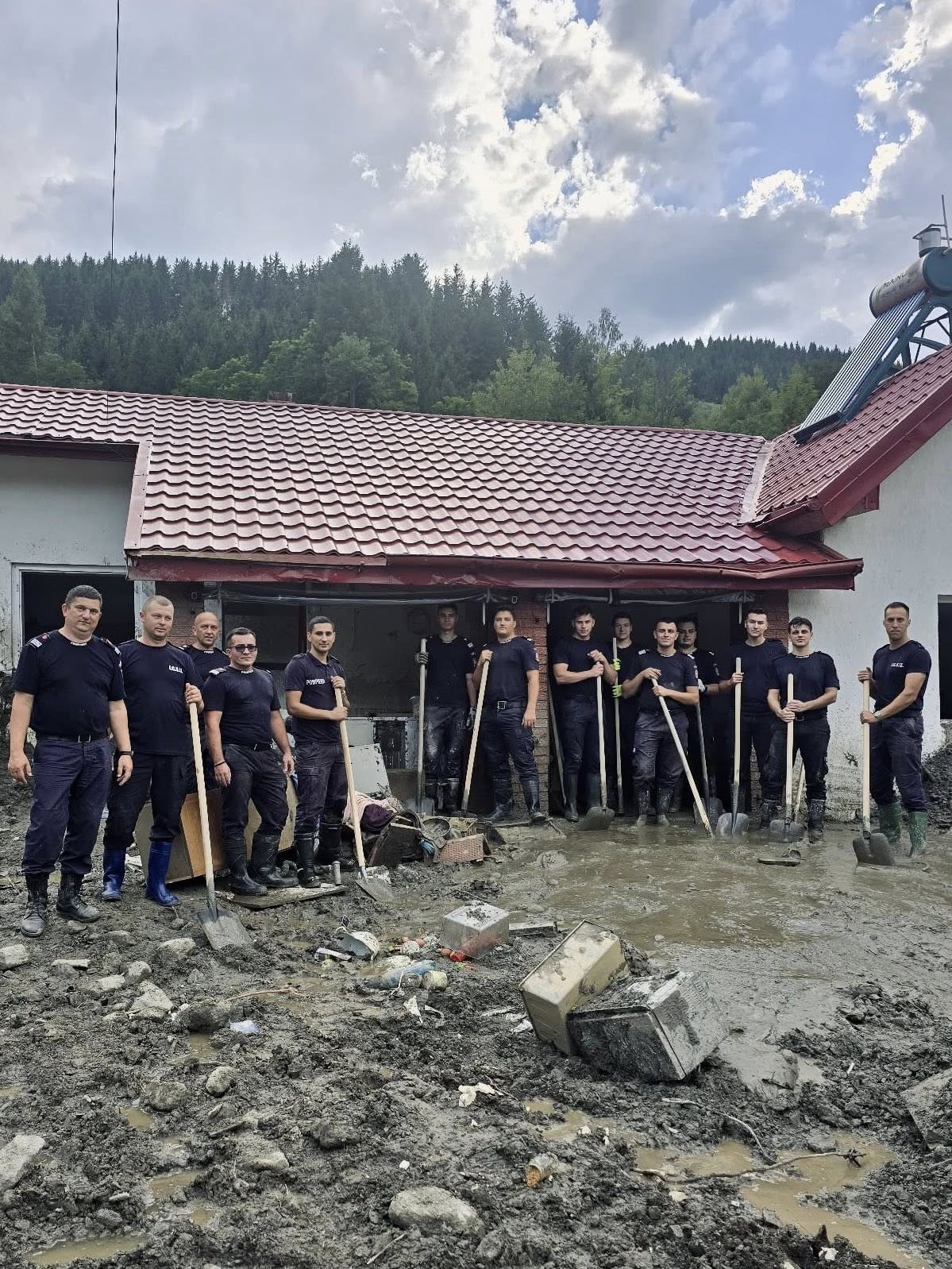 Pompierii sibieni în misiune de salvare la Suceava: „Aducem speranță acolo unde natura a lăsat durere”