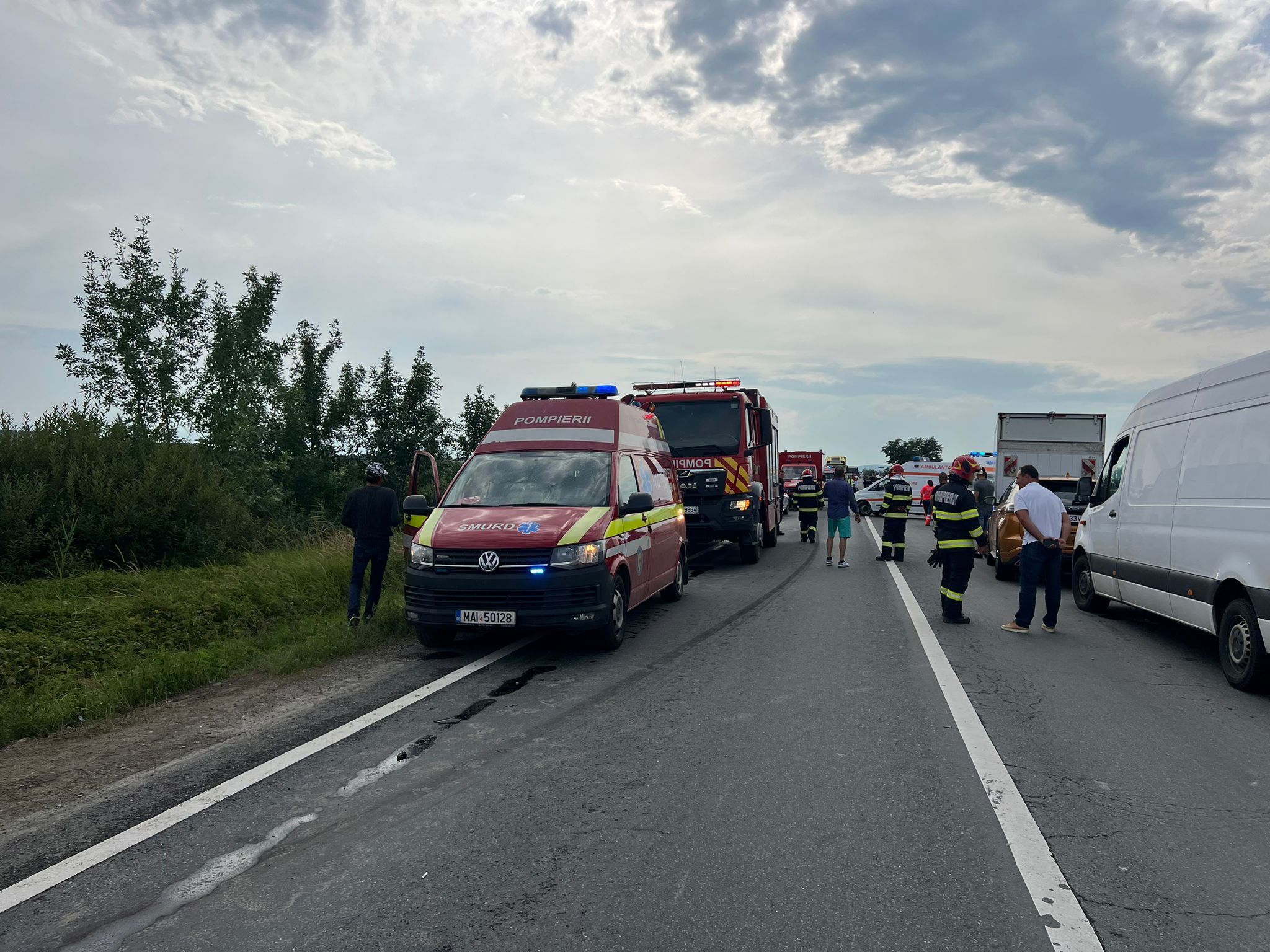 (Actualizare) 11 persoane implicate în accidentul între Scoreiu și Porumbacu de Jos. Planul Roșu a fost dezactivat