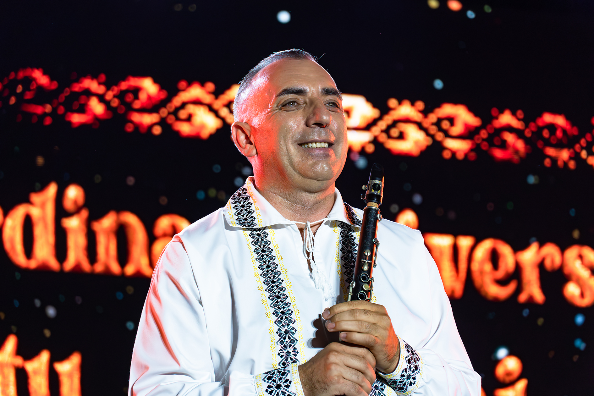 Mii de spectatori au umplut Piața Mare pentru a-l celebra pe Adrian Neamțu: „S-a nimerit să fiu născut o dată cu festivalul”