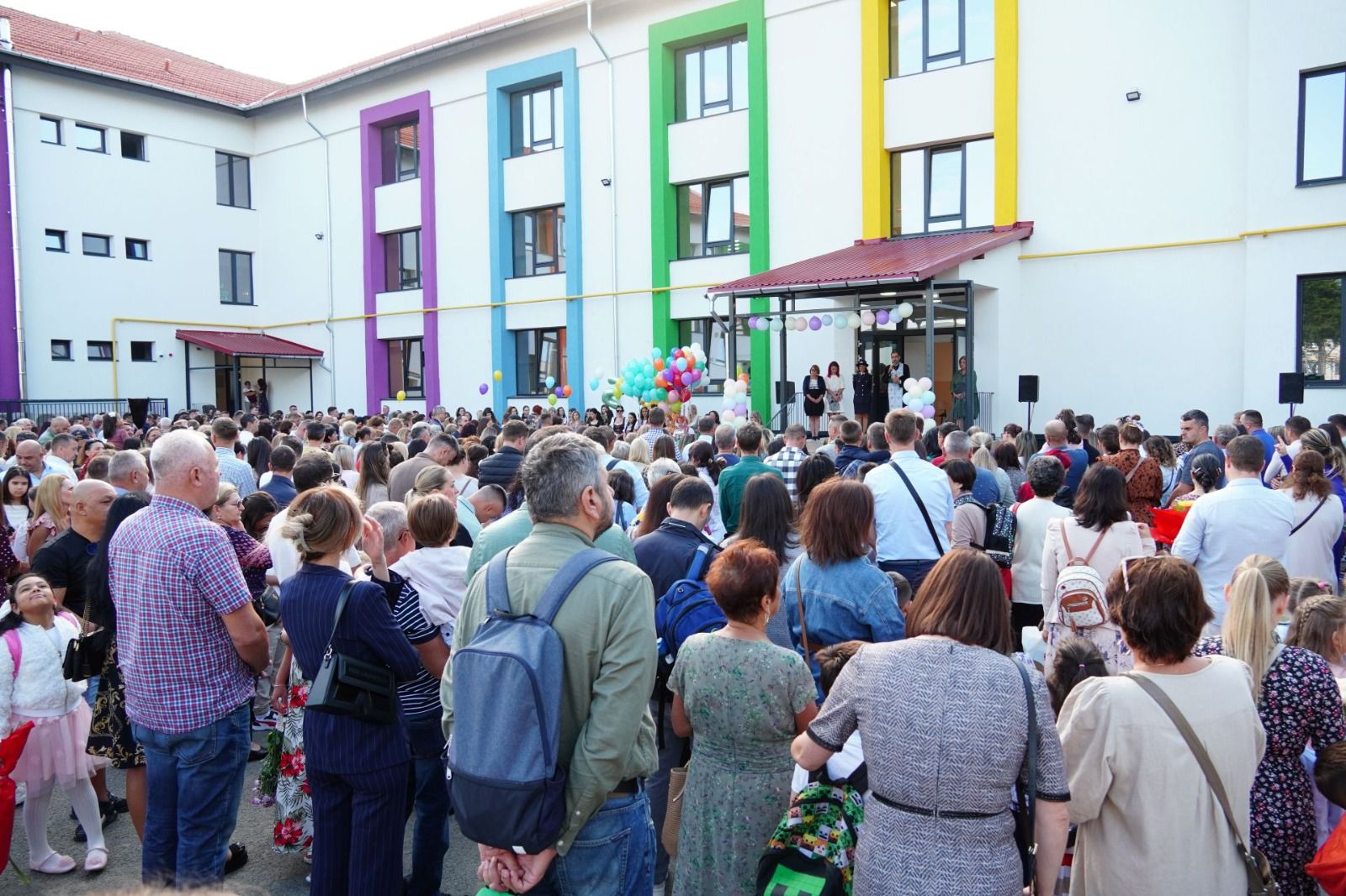 Anxietatea de separare la școlari: cum pot părinții și profesorii să o gestioneze