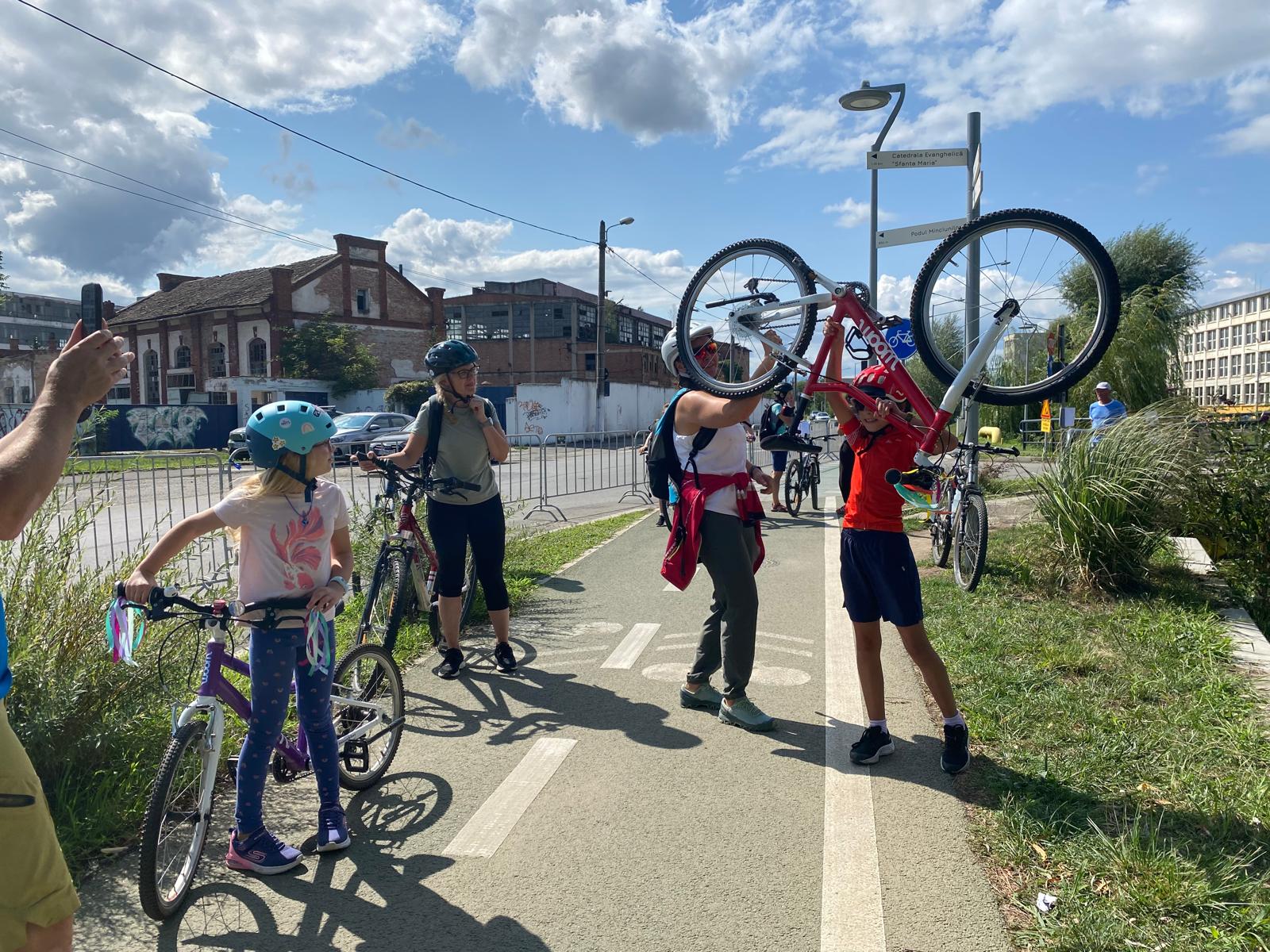 Cibin Bike, încă un prilej pentru sibieni să facă mișcare: „Sportul e bun, fie că pedalezi, sari cu parapanta sau pescuiești”