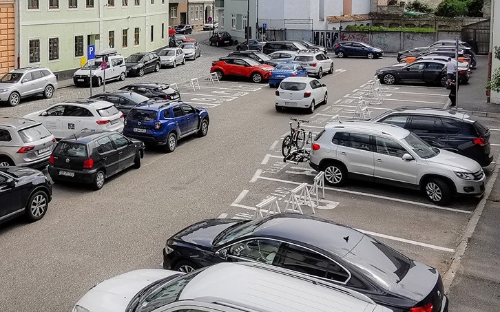 Se vor închide străzi și parcări, în Sibiu. Care este cauza și cât durează restricțiile
