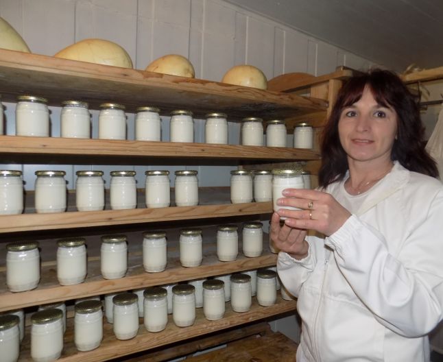 Sănătate curată, din lapte de capră: produsele Monicăi Cucerzan, apreciate la Sibiu