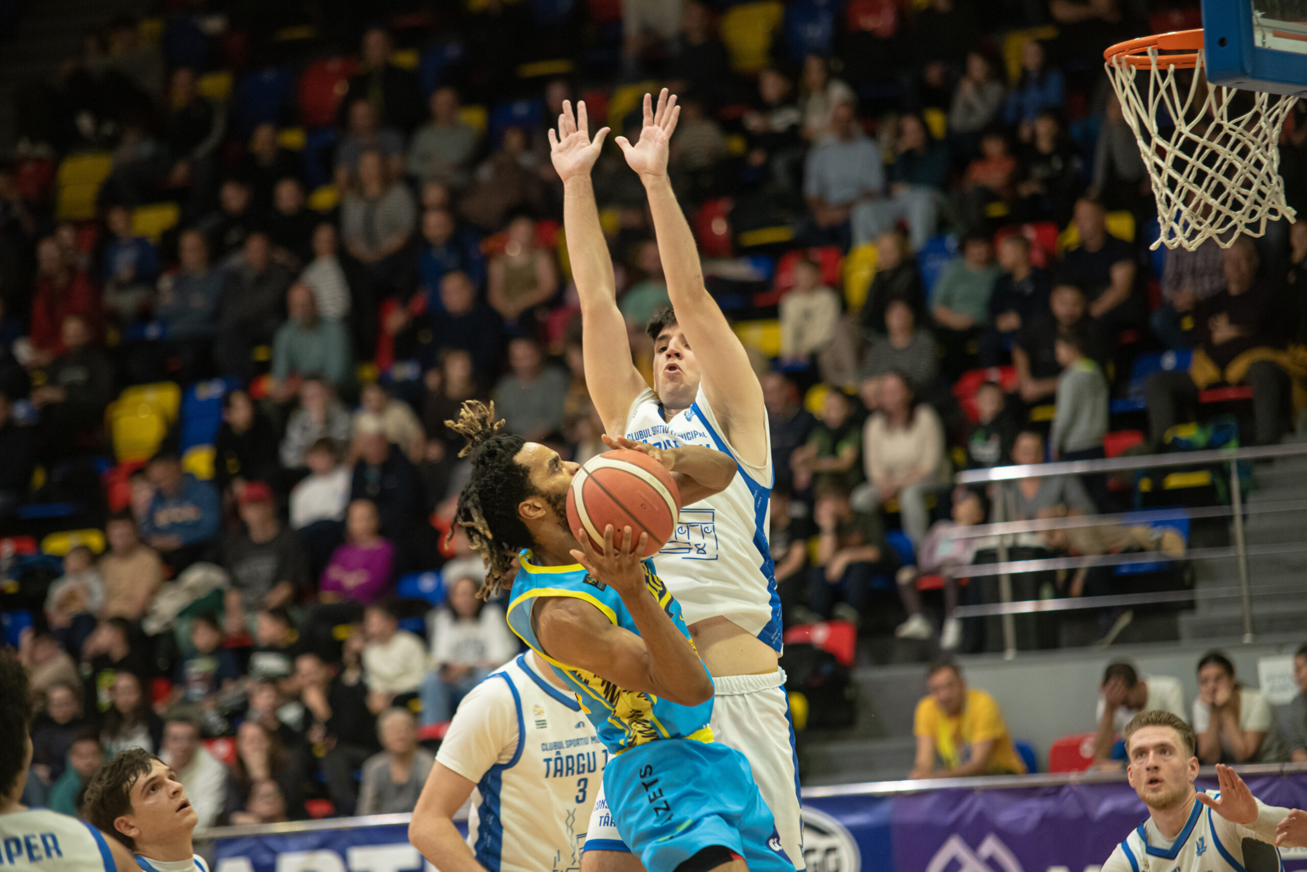 (FOTO) CSU Sibiu e pe loc de play-off. A cincea victorie din șase meciuri disputate de ”galben-albaștri” în noiembrie