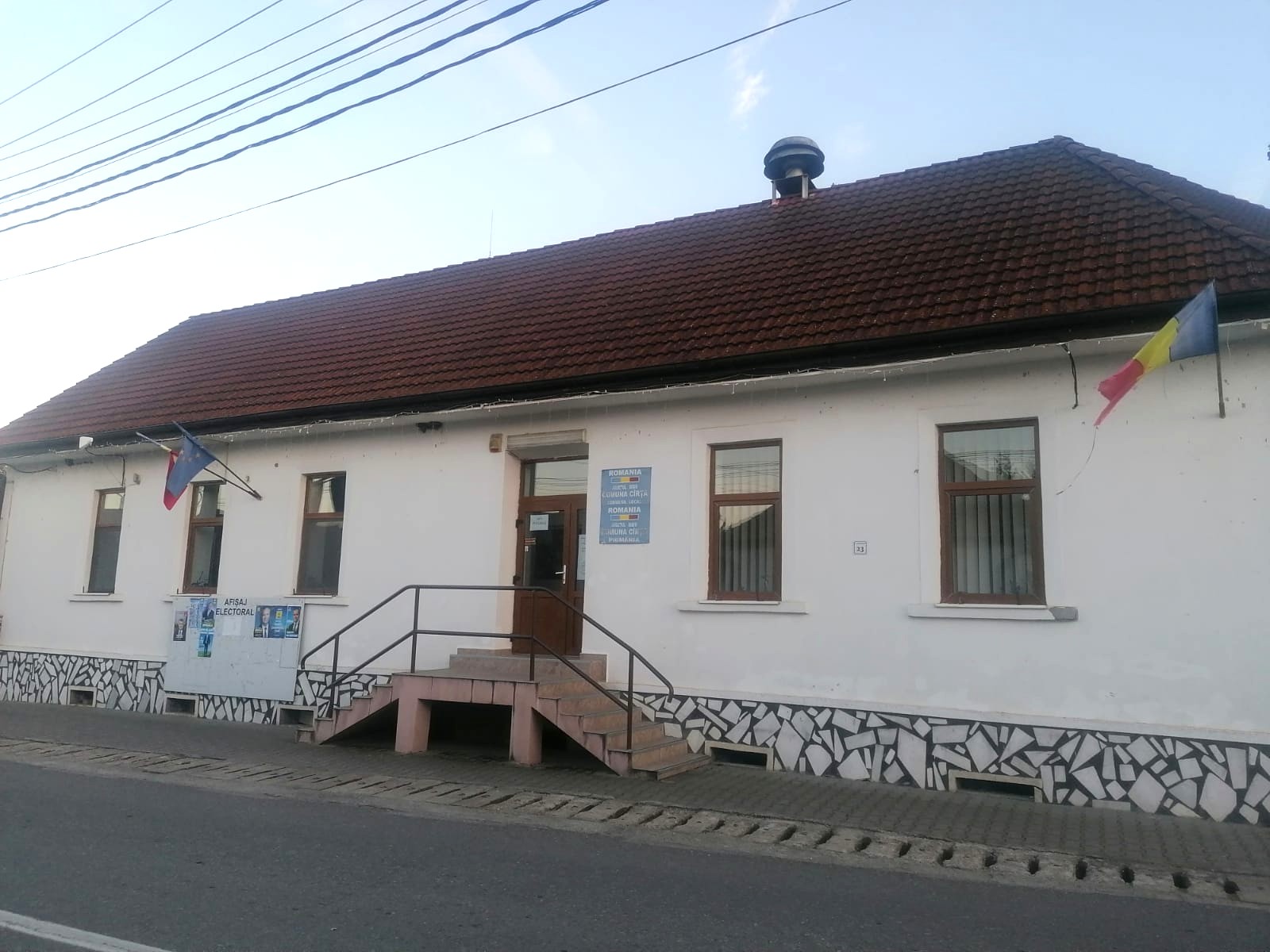 Cârța: Pe site-ul comunei lipsesc informațiile despre alegerile locale parțiale din 7 decembrie. Fostul primar figurează în continuare ca primar în exercițiu