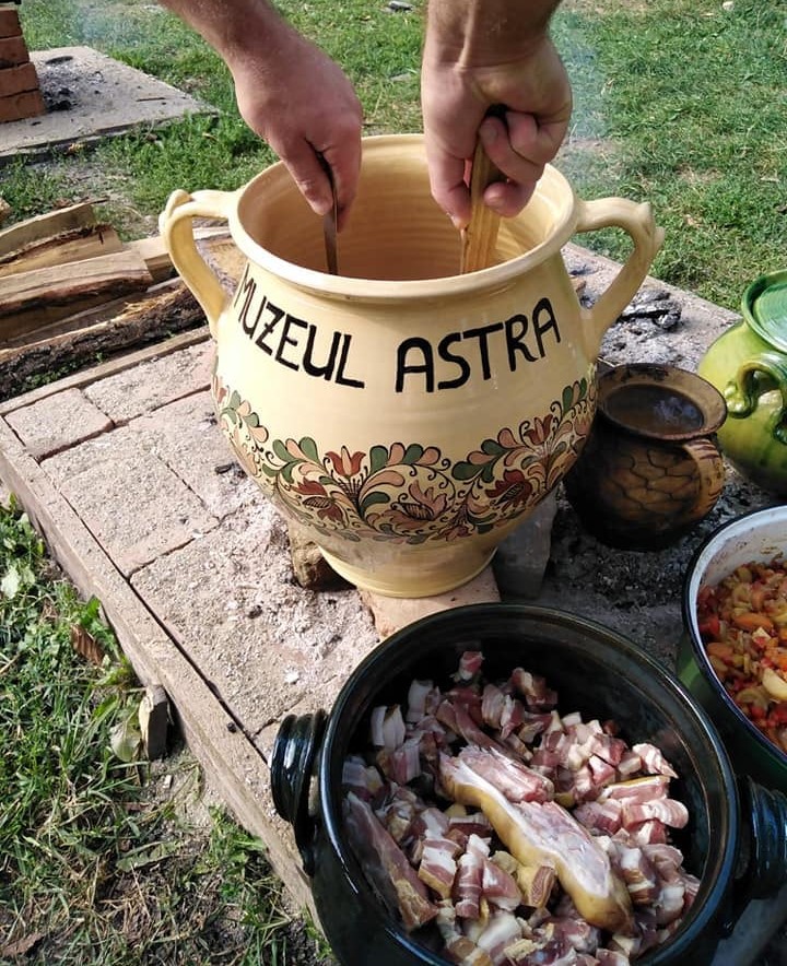 Ce facem în weekend: vizităm expoziții, plecăm în drumeții, mergem pe stadion la meci sau luăm parte la evenimentele din Muzeul ASTRA