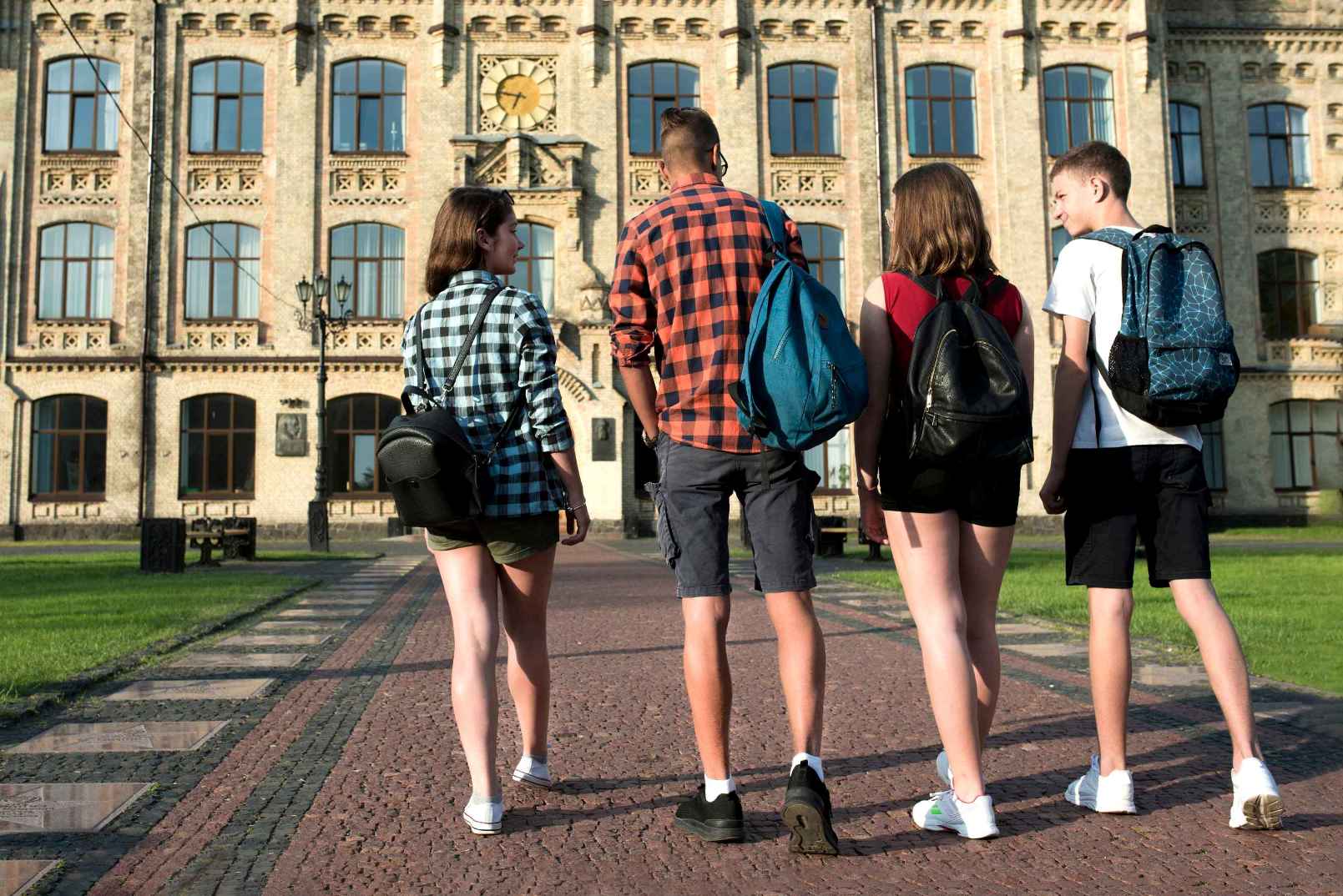 Liceenii sibieni se pot înscrie în programul FLEX, prin care au ocazia să trăiască și să studieze un an în SUA