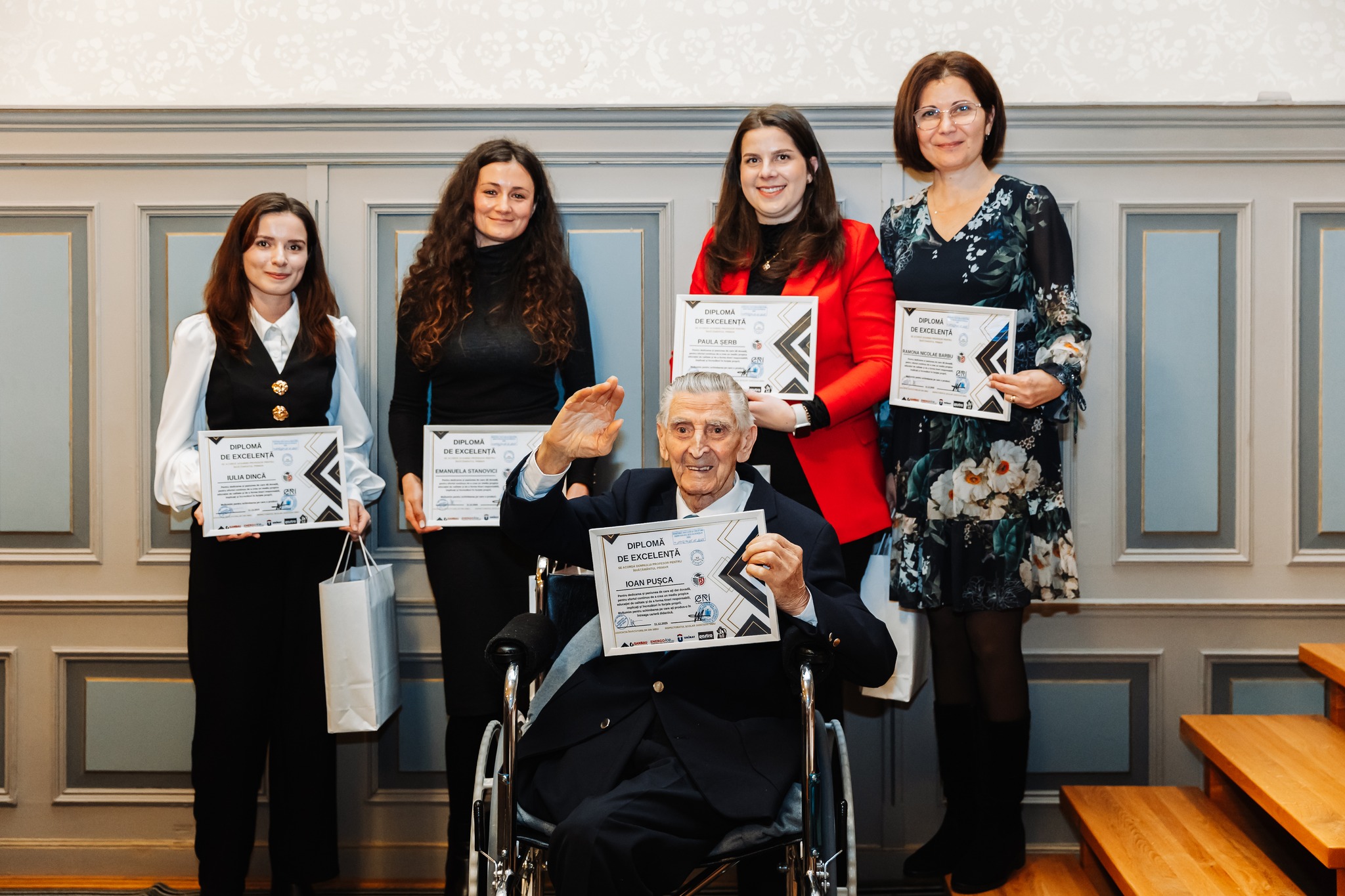 Opt dascăli din județul Sibiu, premiați la Gala Învățătorilor