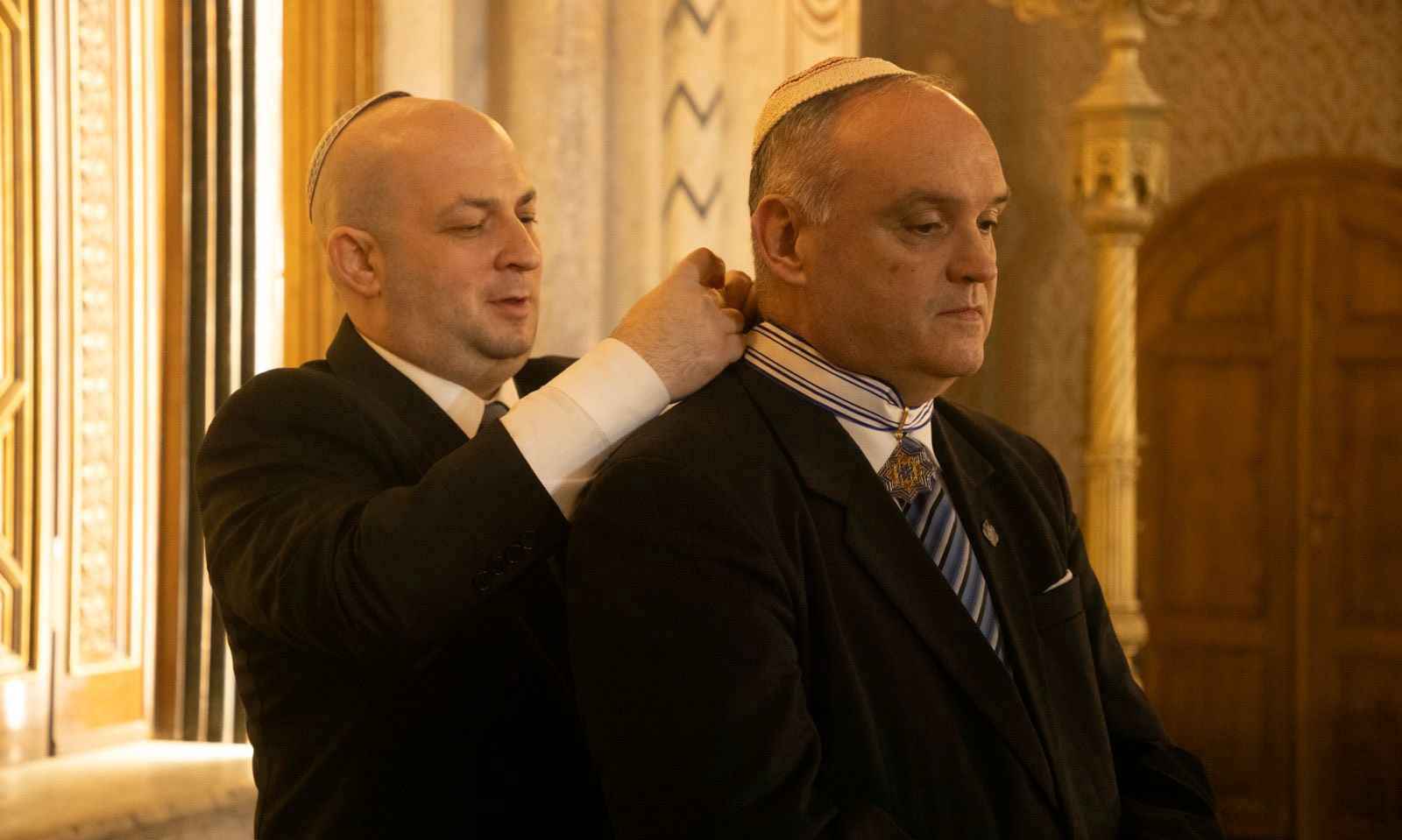 Deputatul Ovidiu Victor Ganţ, distins cu Ordinul de Onoare al Comunităților Evreiești din România