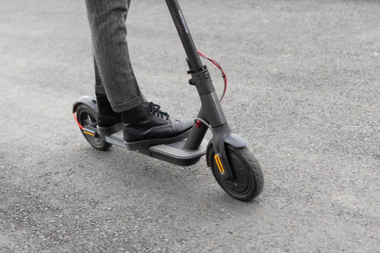 RCA obligatoriu pentru biciclete și trotinete electrice, de azi, dar nimeni nu vinde asigurări. Amenzi de până la 2.000 de lei pentru nerespectarea legii