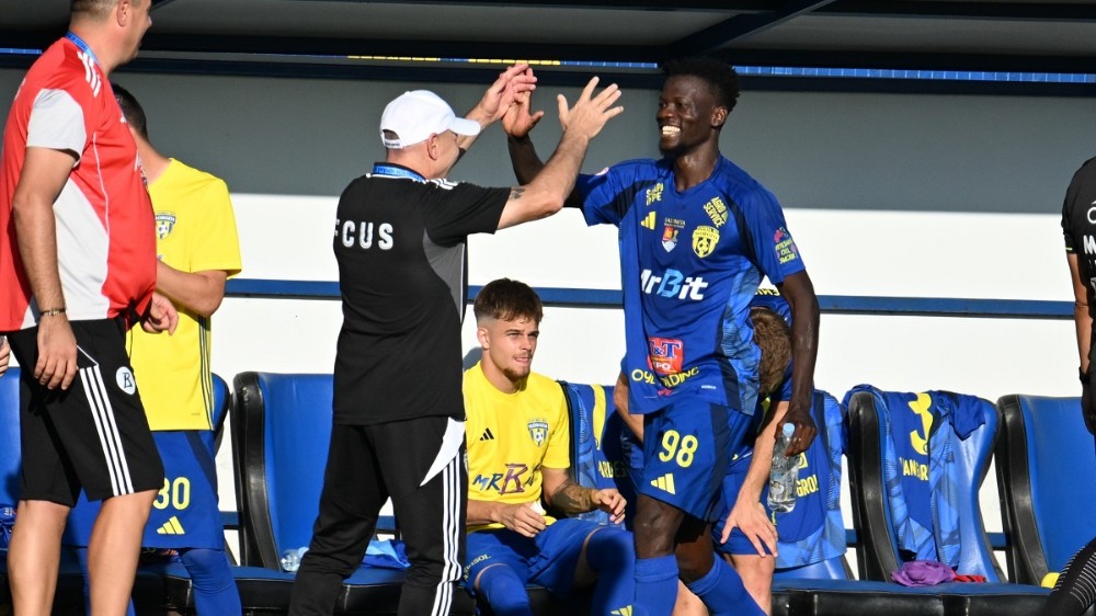 Atacant camerunez la FC Hermannstadt. Vine din Superligă şi a jucat 150 de meciuri pentru o echipă din România