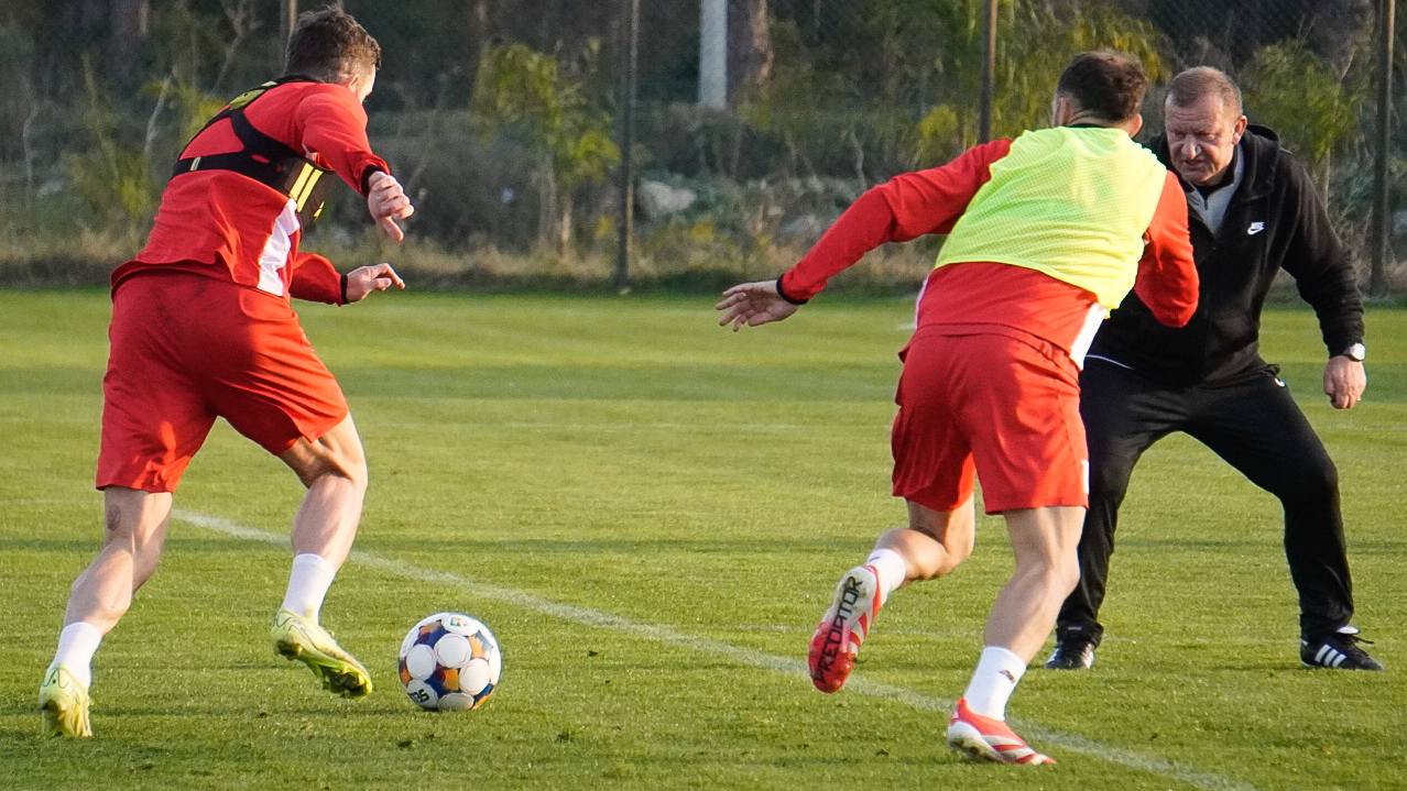 Obiectivul lui Dorinel Munteanu la FC Hermannstadt: locul 12. De câţi jucători ar mai avea nevoie…